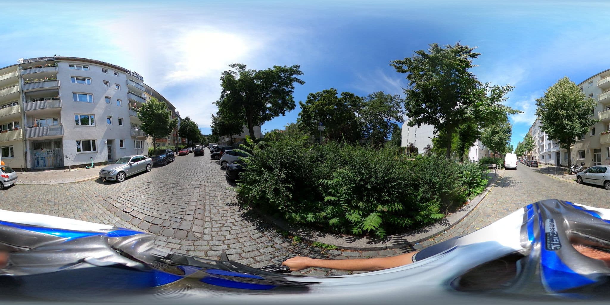 Street view near Ferienwohnung Rostock 06, Moabit — © eserte (CC BY-SA · Mapillary)