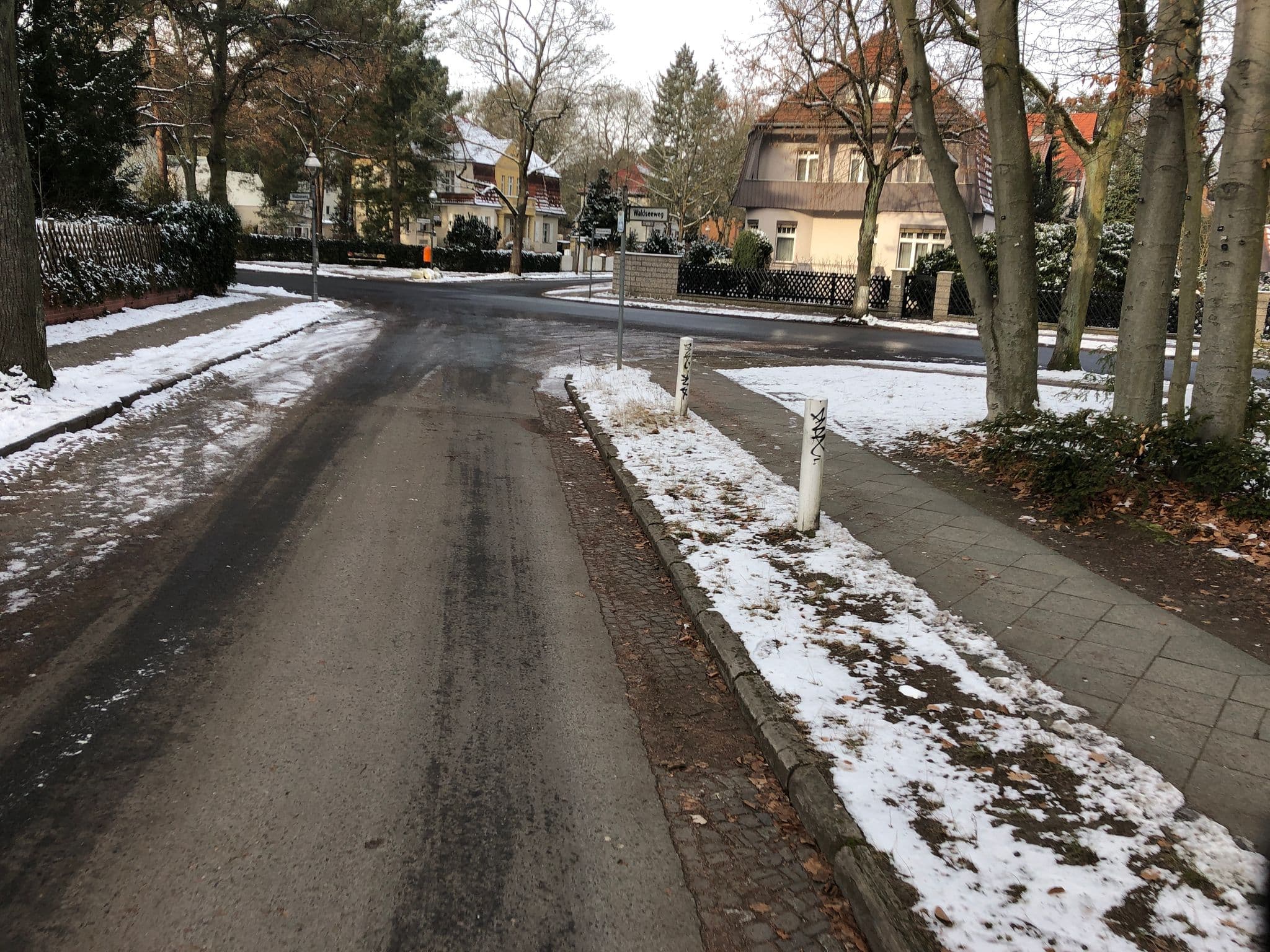 Street view near Gästehaus Zimmermann, Hermsdorf — © mtek (CC BY-SA · Mapillary)