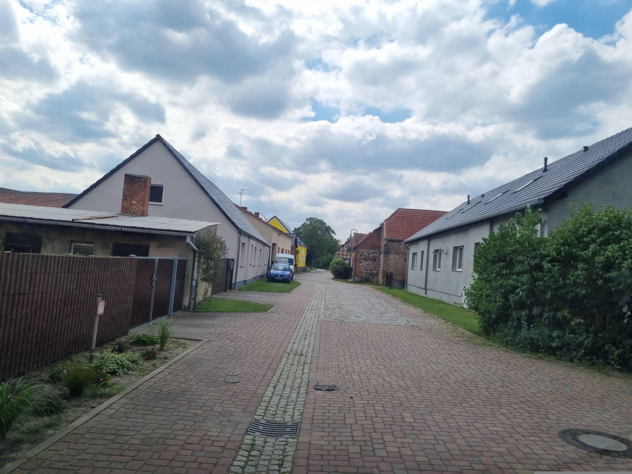 Street view near Gutshaus Petkus GmbH, Baruth — © dsmm (CC BY-SA · Mapillary)