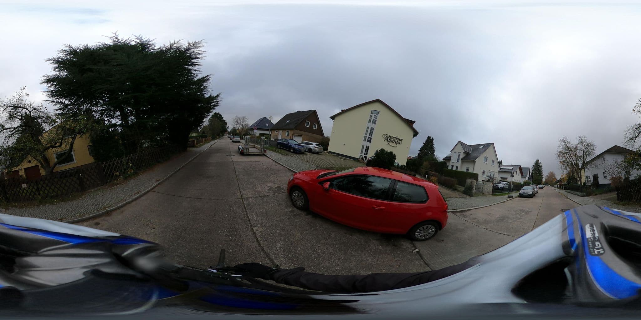 Street view near Gästehaus Alpinia, Lichtenrade — © eserte (CC BY-SA · Mapillary)