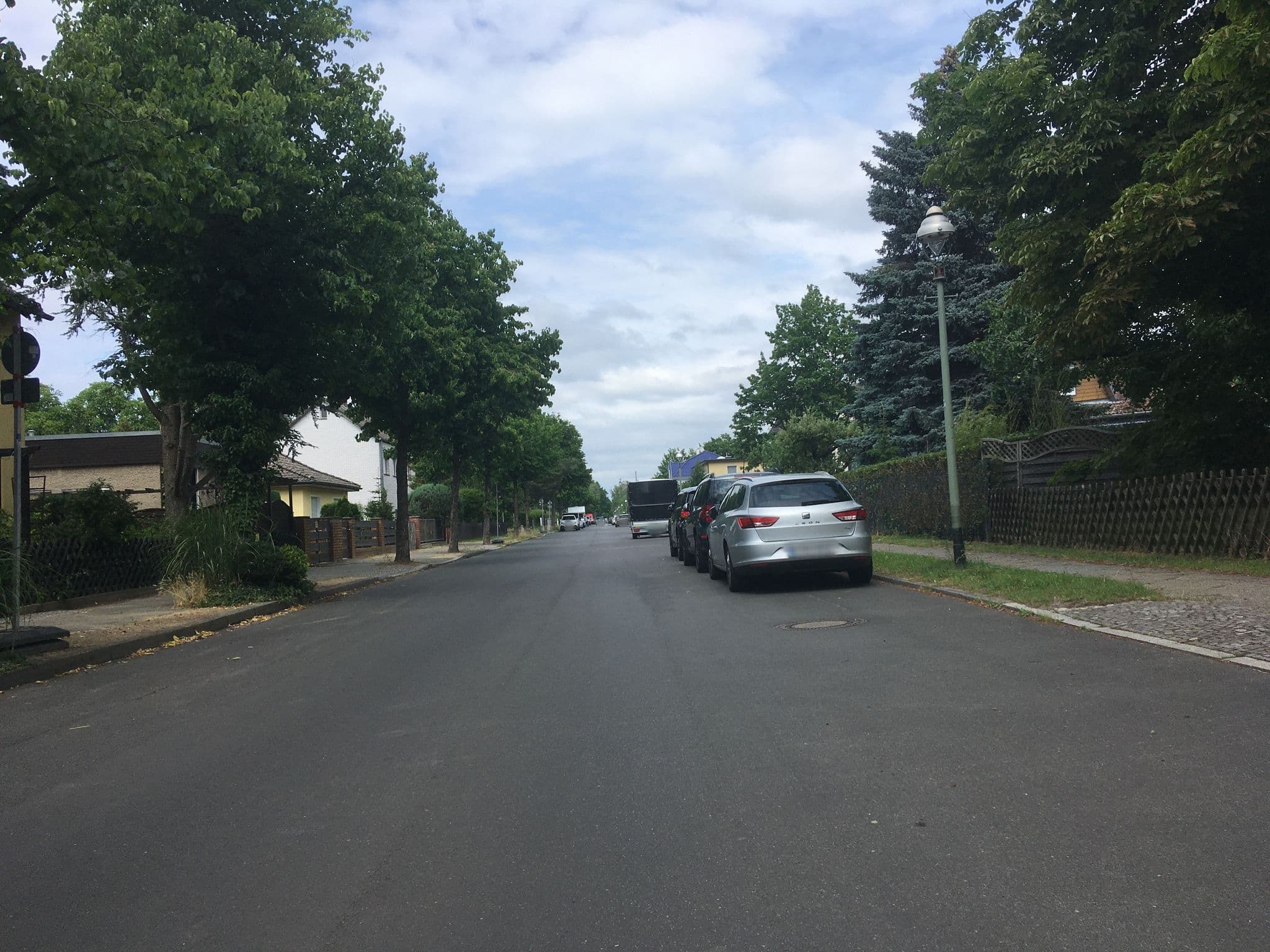 Street view near Pnesion Haus - WERTH - Berlin Beherbergung - Pension, Lichtenrade — © eserte (CC BY-SA · Mapillary)