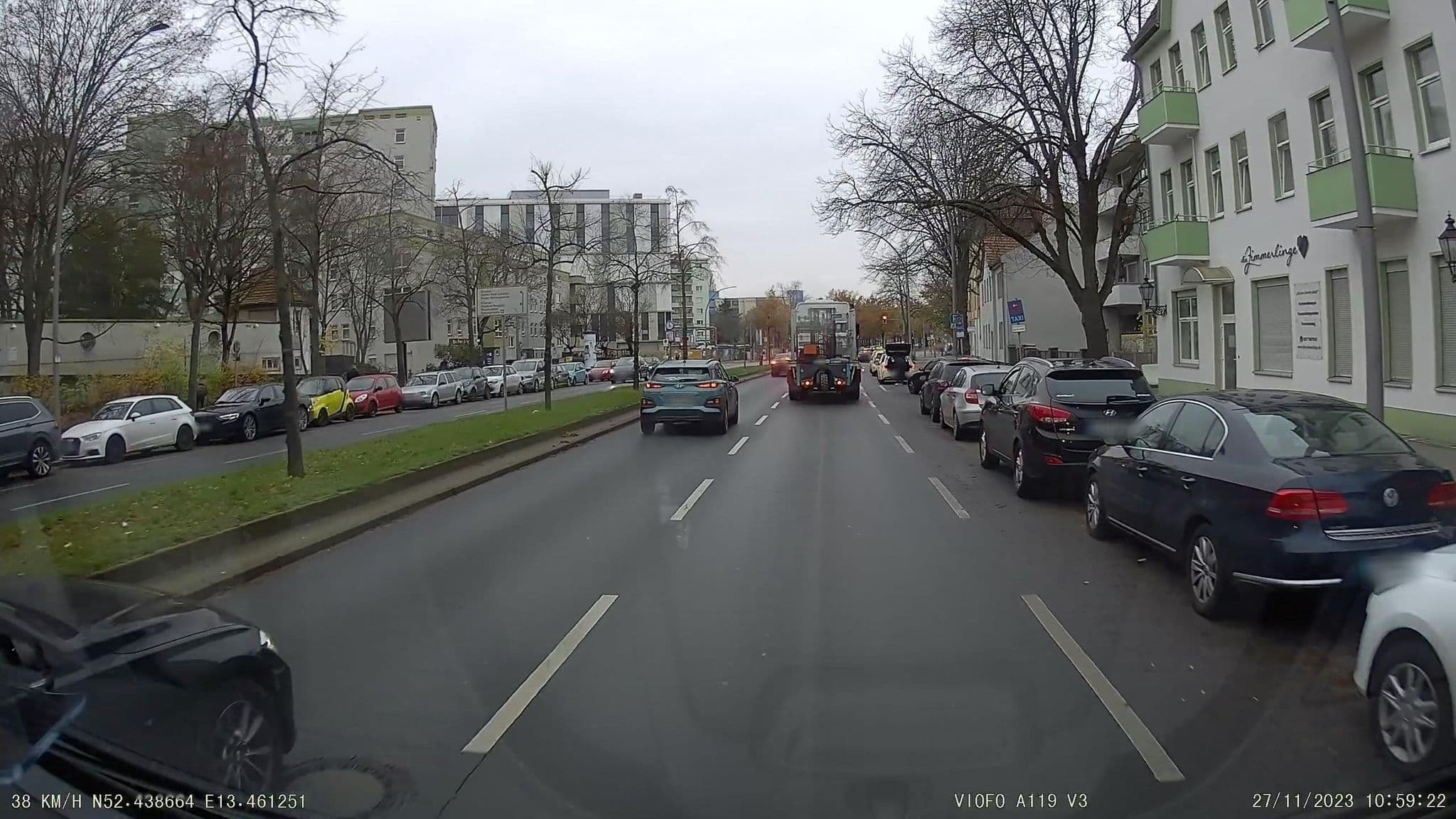 Street view near Die Zimmerlinge, Gropiusstadt — © alexander2010 (CC BY-SA · Mapillary)