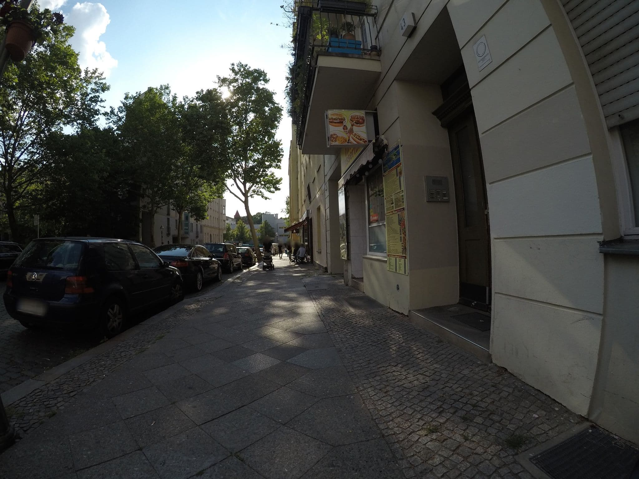 Street view near Traumbergflats Vermietungsgesellschaft M. Schräder & F. Pieroni-Becker, Kreuzberg — © kartonage (CC BY-SA · Mapillary)