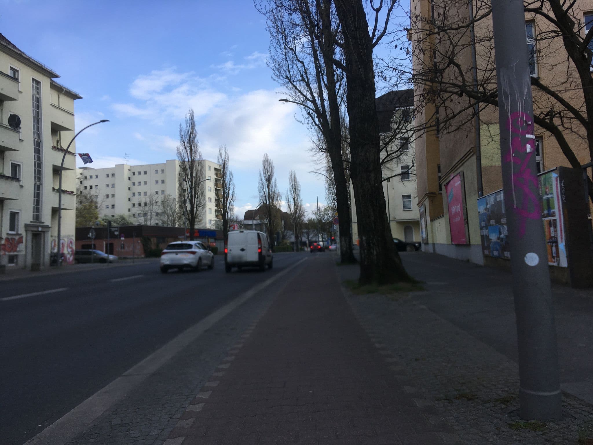 Street view near Apartments Rose & Sonnenblume, Tempelhof — © eserte (CC BY-SA · Mapillary)