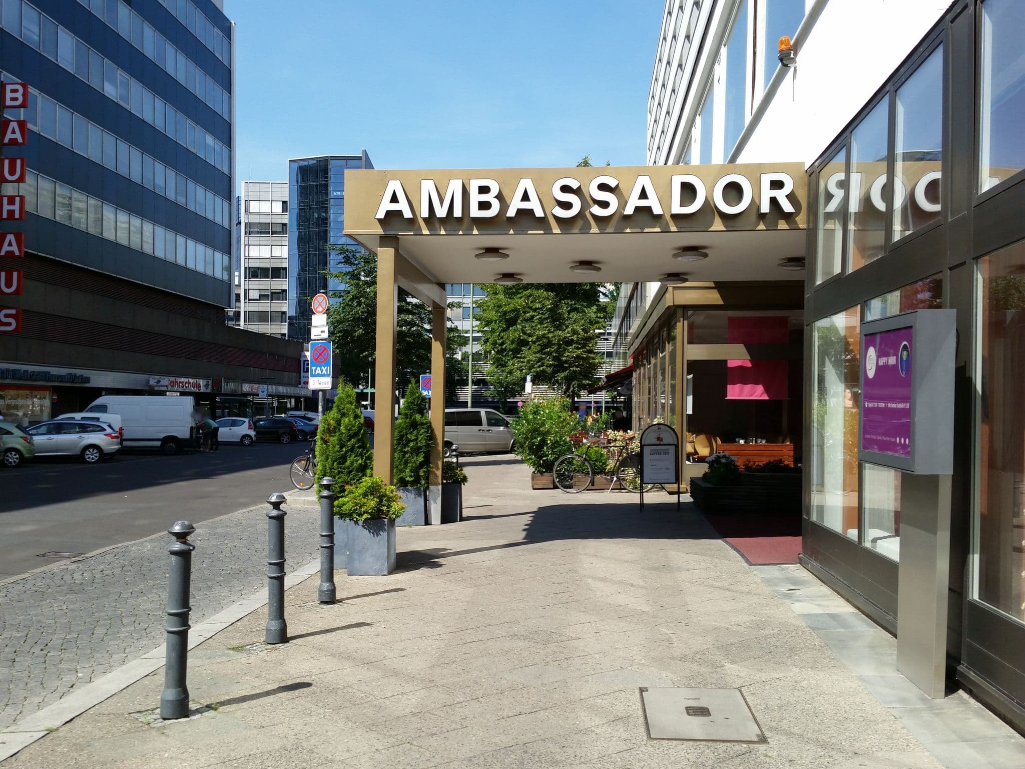 Street view near Hotel Sorat Apollensdorf Helmuth Penz, Schöneberg — © jopparn (CC BY-SA · Mapillary)