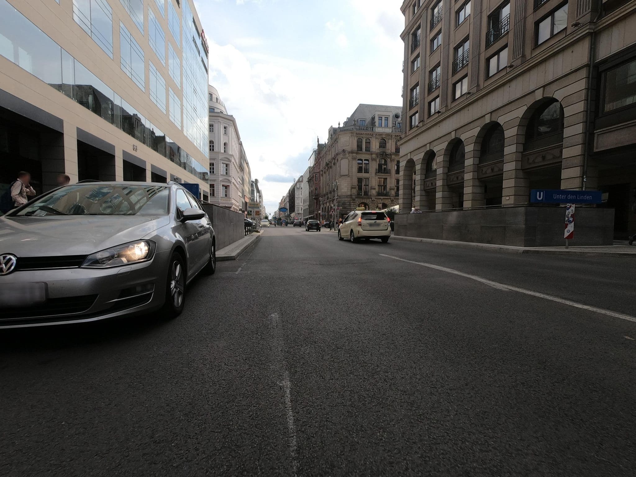 Street view near hdbooking.com, Mitte — © carlheinz (CC BY-SA · Mapillary)
