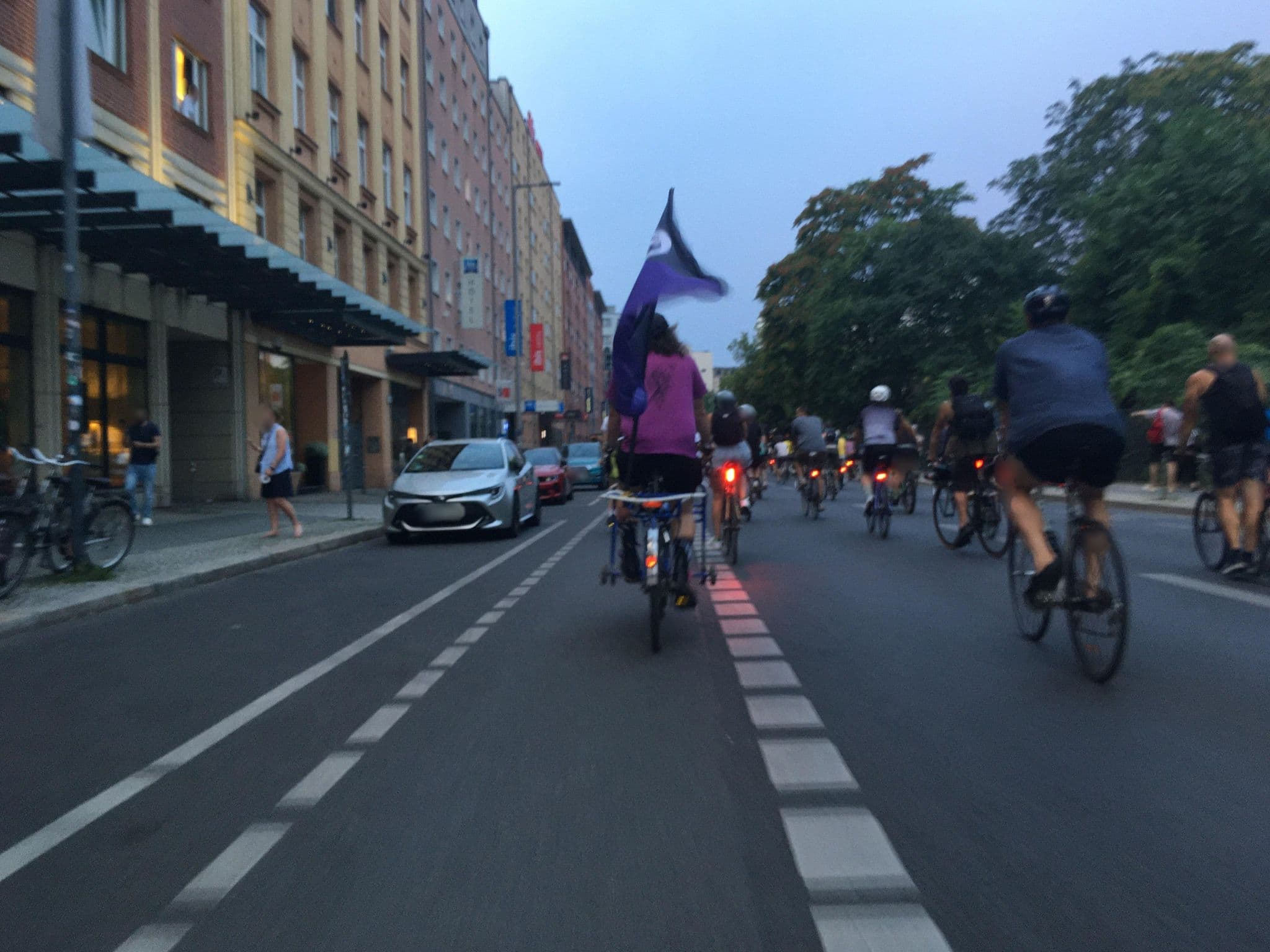 Street view near Oranien Hotelbetriebs GmbH, Kreuzberg — © carlheinz (CC BY-SA · Mapillary)