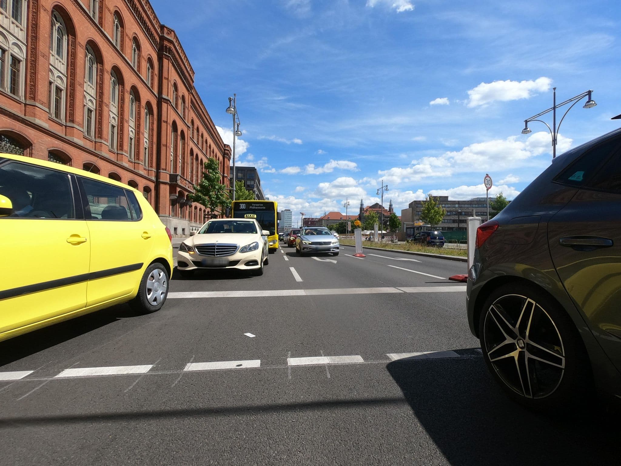 Street view near Berlln, Mitte — © carlheinz (CC BY-SA · Mapillary)