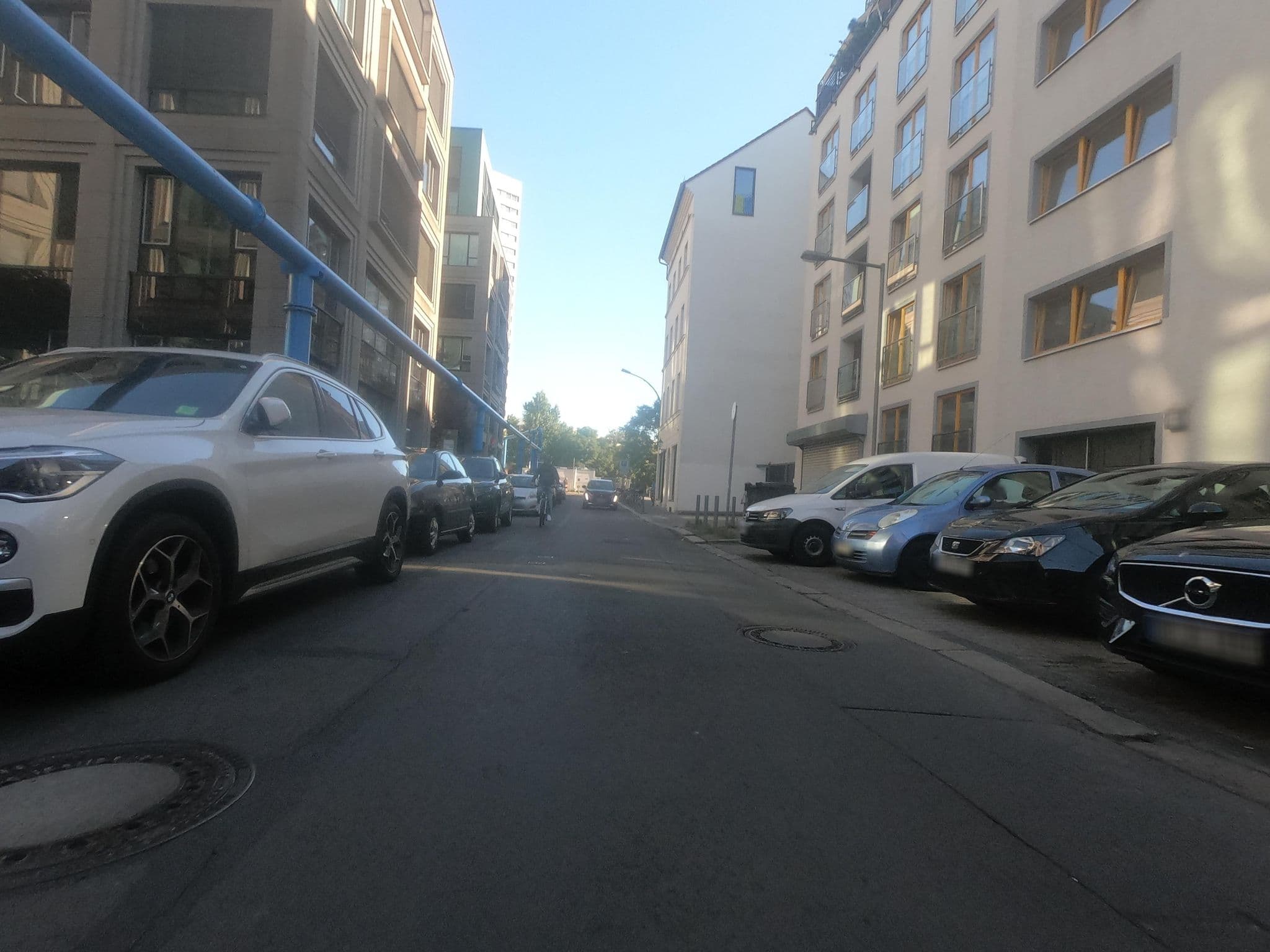 Street view near New Green Apartments, Mitte — © carlheinz (CC BY-SA · Mapillary)