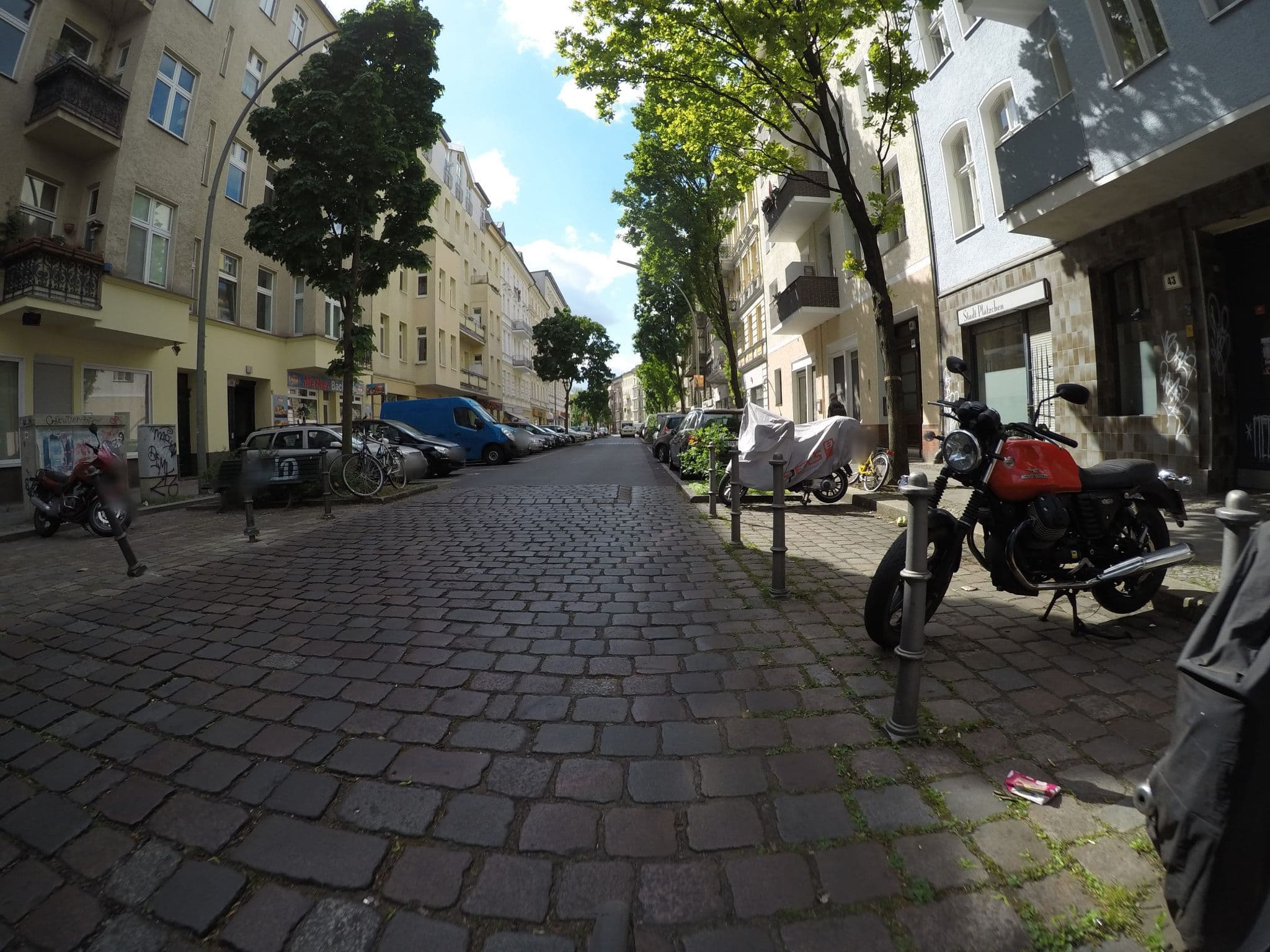 Street view near Belle Apartments, Moabit — © kartonage (CC BY-SA · Mapillary)