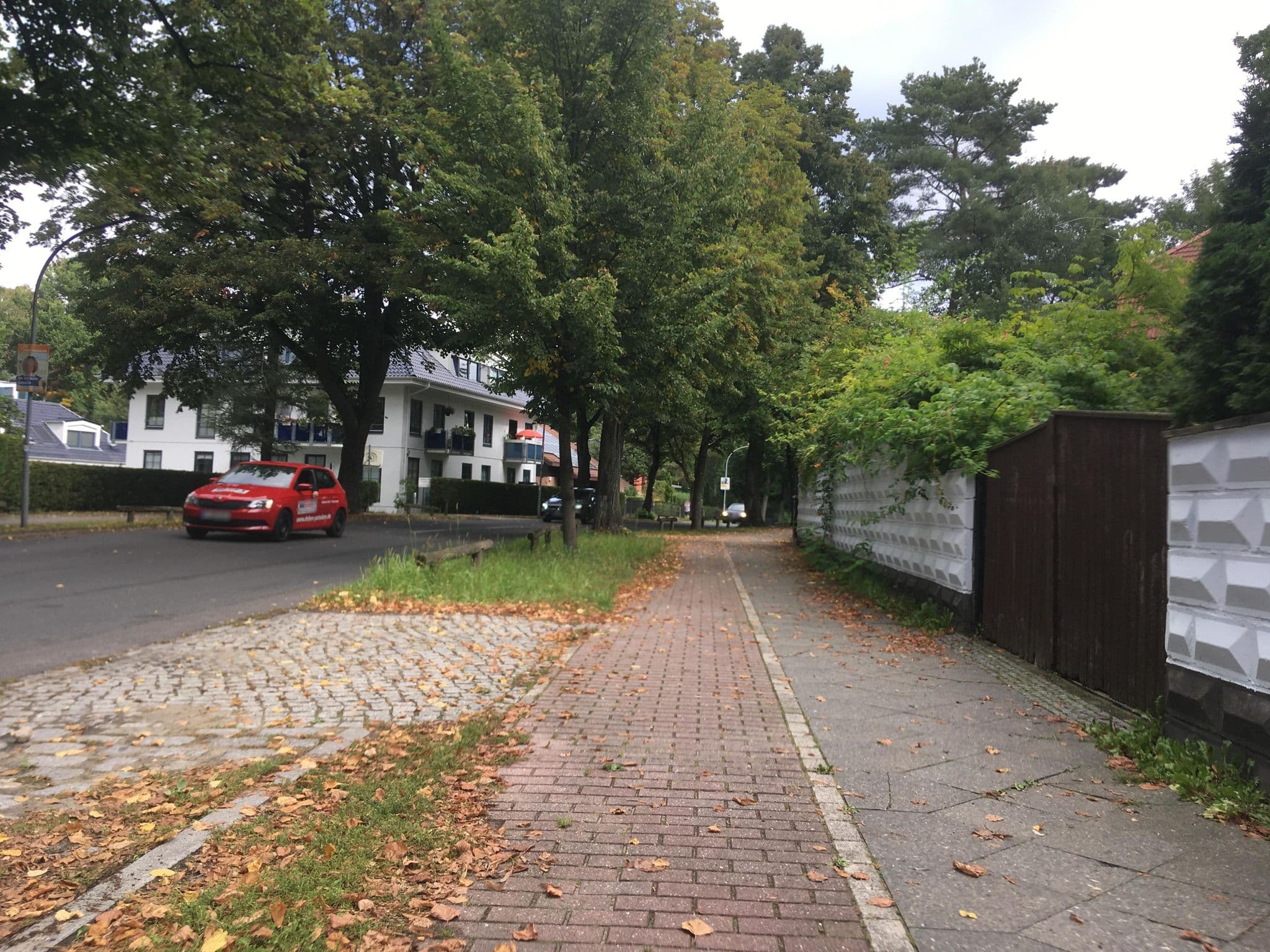 Street view near Hotel & Restaurant Waldschlößchen, Glienicke — © carlheinz (CC BY-SA · Mapillary)