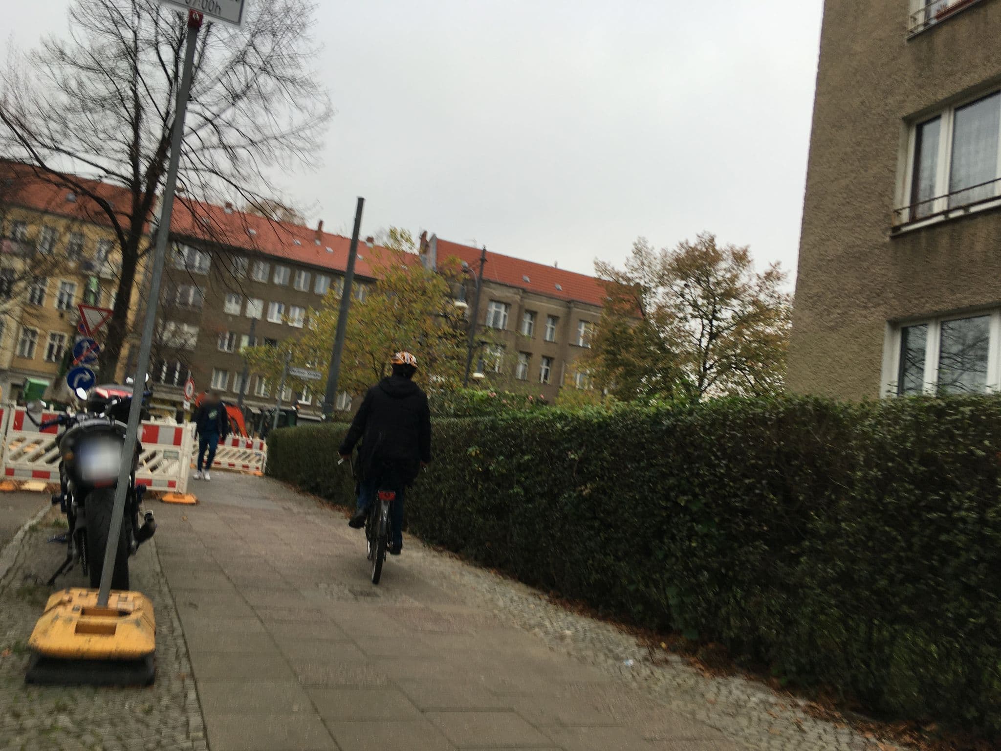 Street view near Allee Apartments, Pankow — © carlheinz (CC BY-SA · Mapillary)