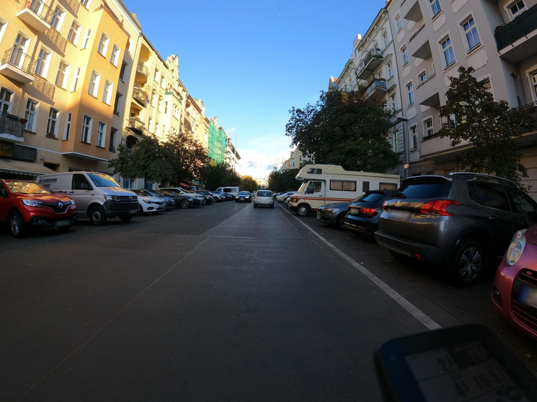 Street view near Rheias Treff, Gesundbrunnen — © stefanhrt (CC BY-SA · Mapillary)
