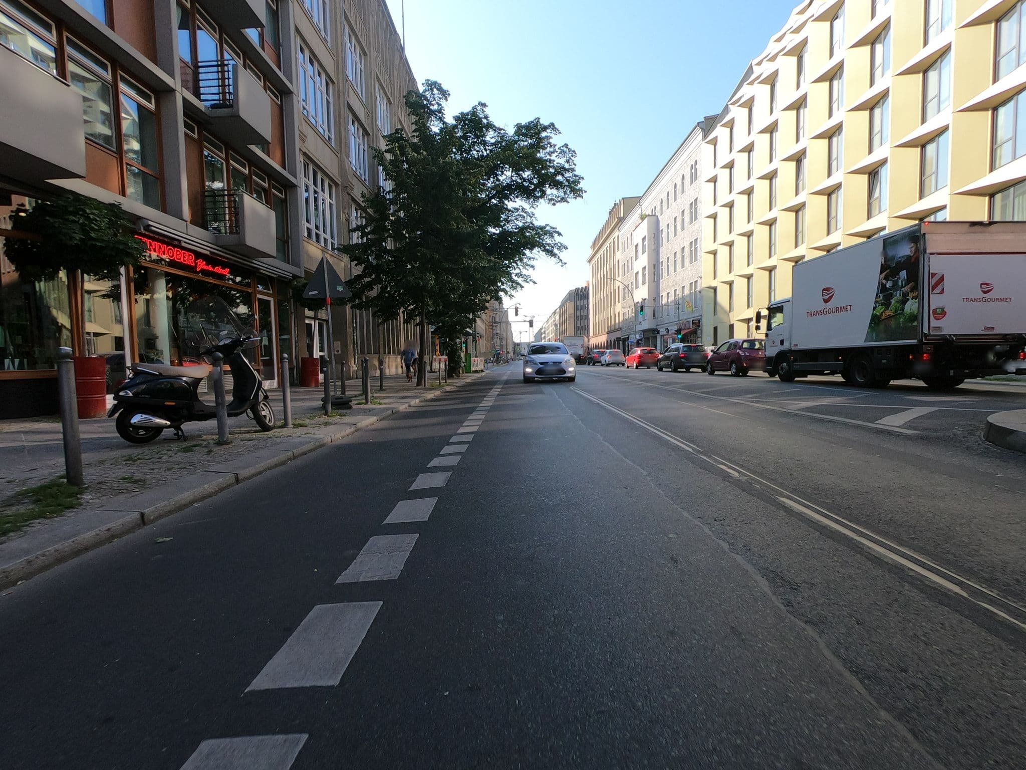 Street view near Mitte's Backpacker Hostel, Tiergarten — © carlheinz (CC BY-SA · Mapillary)