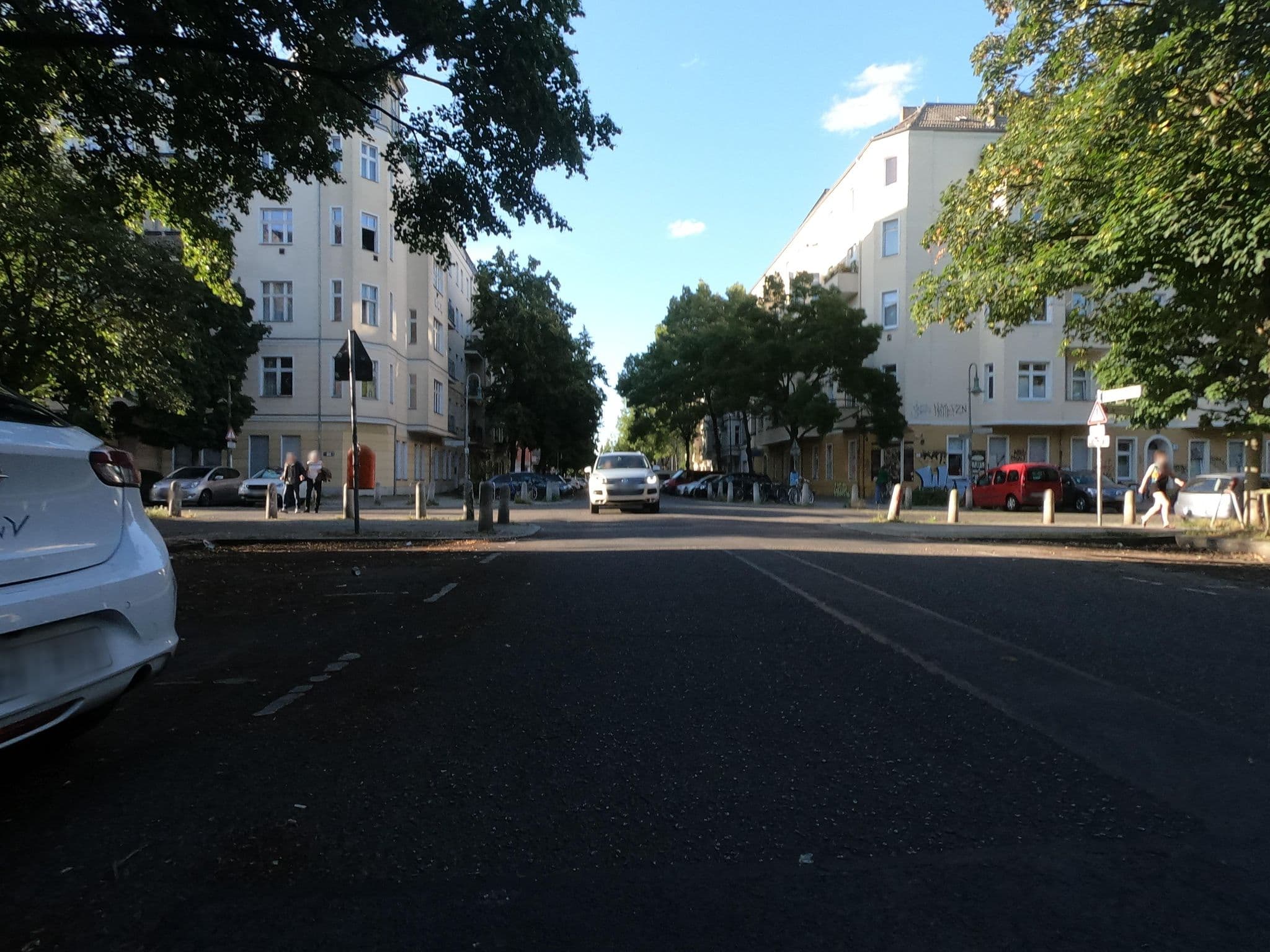 Street view near AS - Apartmenthaus - Berlin, Gesundbrunnen — © carlheinz (CC BY-SA · Mapillary)