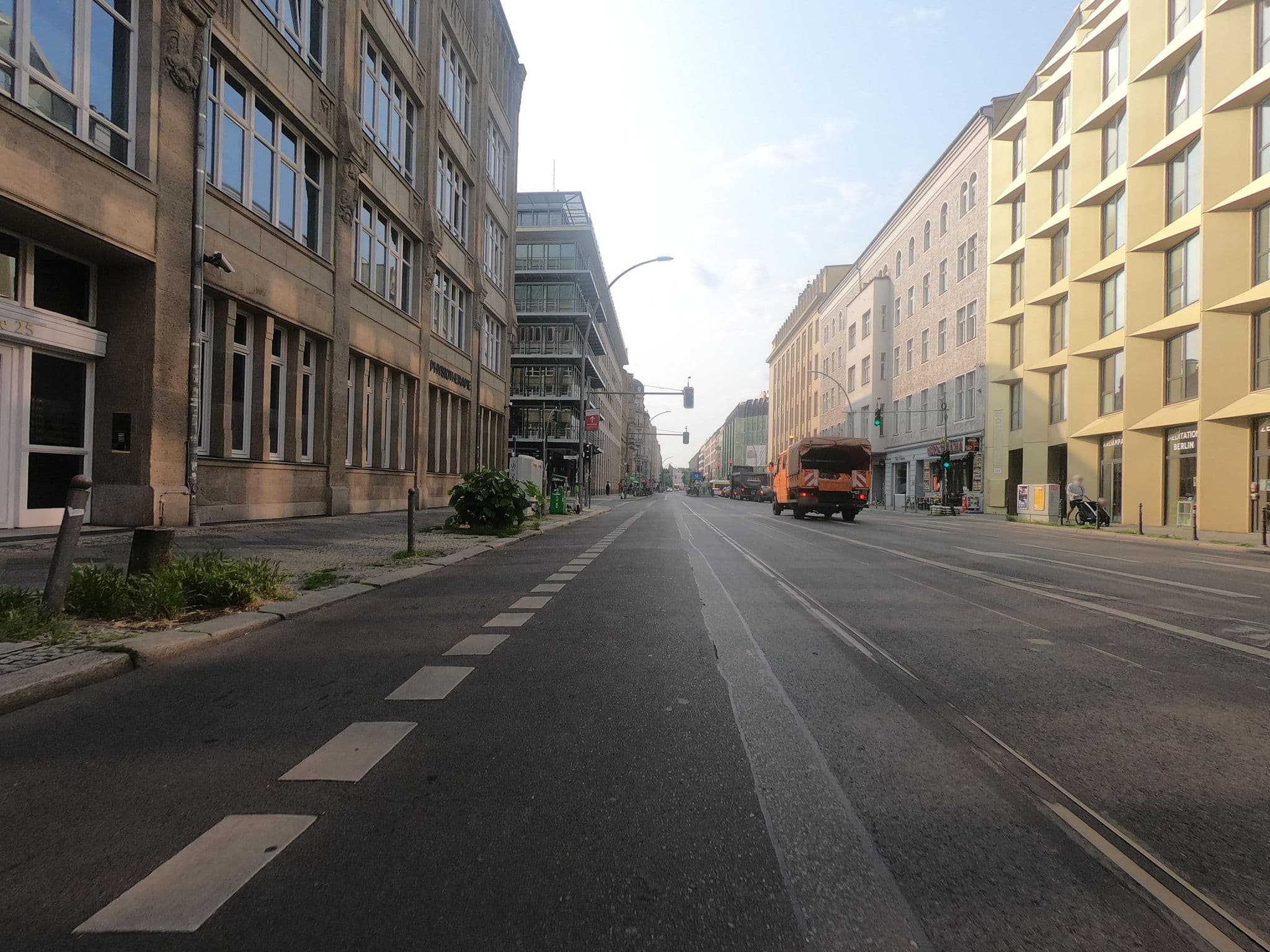 Street view near Art Apartments, Tiergarten — © carlheinz (CC BY-SA · Mapillary)