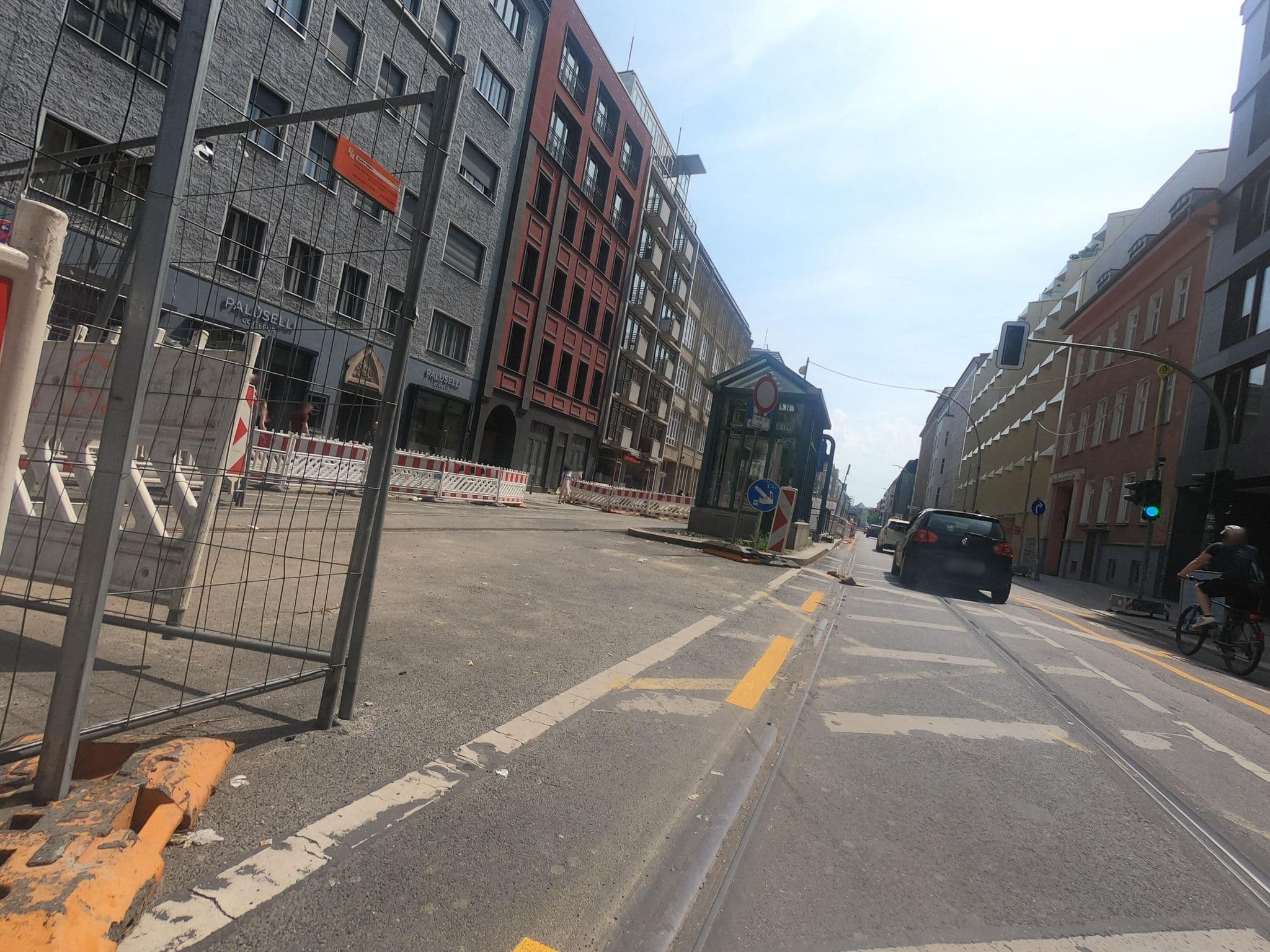 Street view near Titanic Business Berlin, Tiergarten — © carlheinz (CC BY-SA · Mapillary)