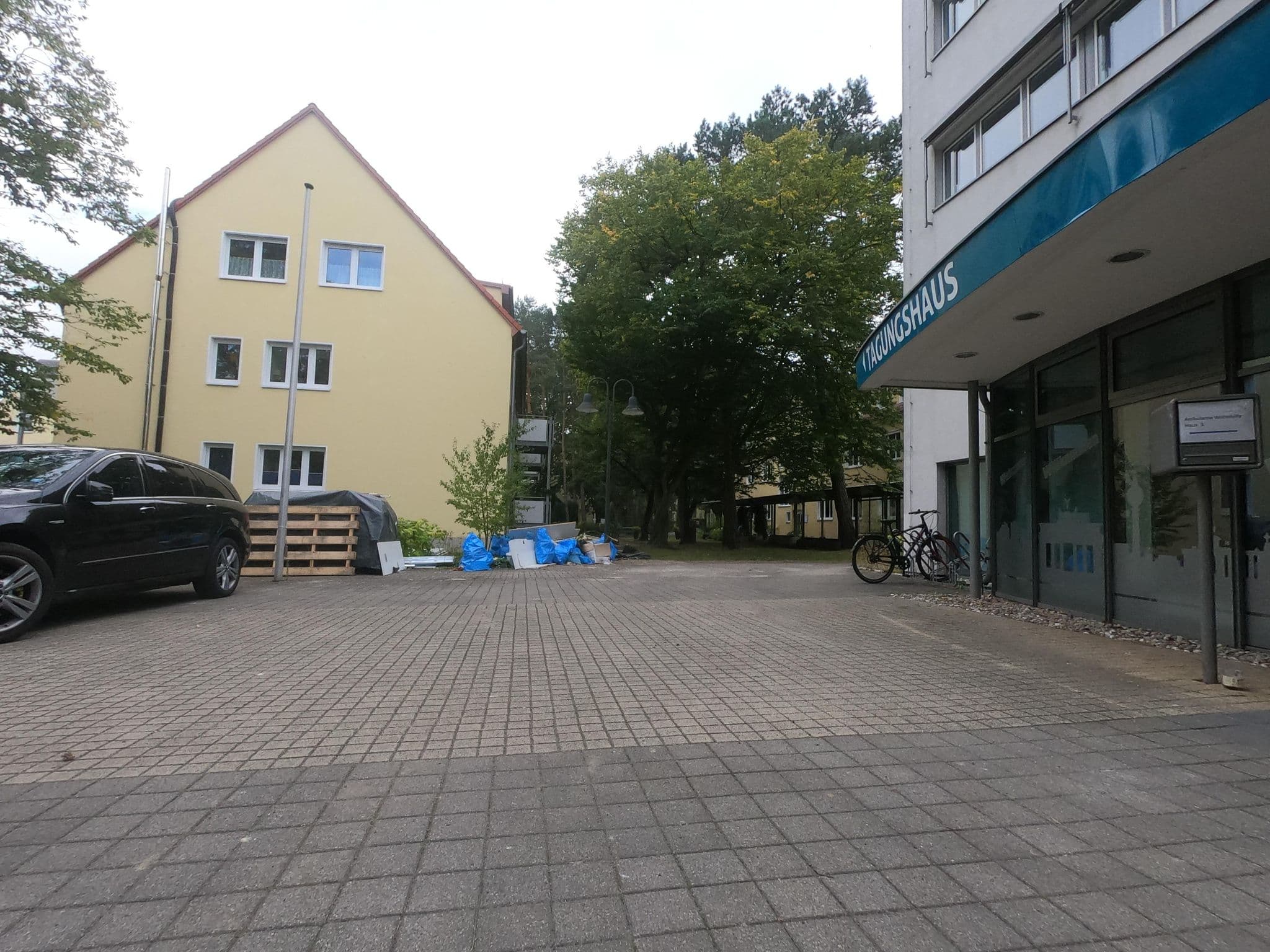 Street view near Akademie Hotel Berlin, Pankow — © carlheinz (CC BY-SA · Mapillary)