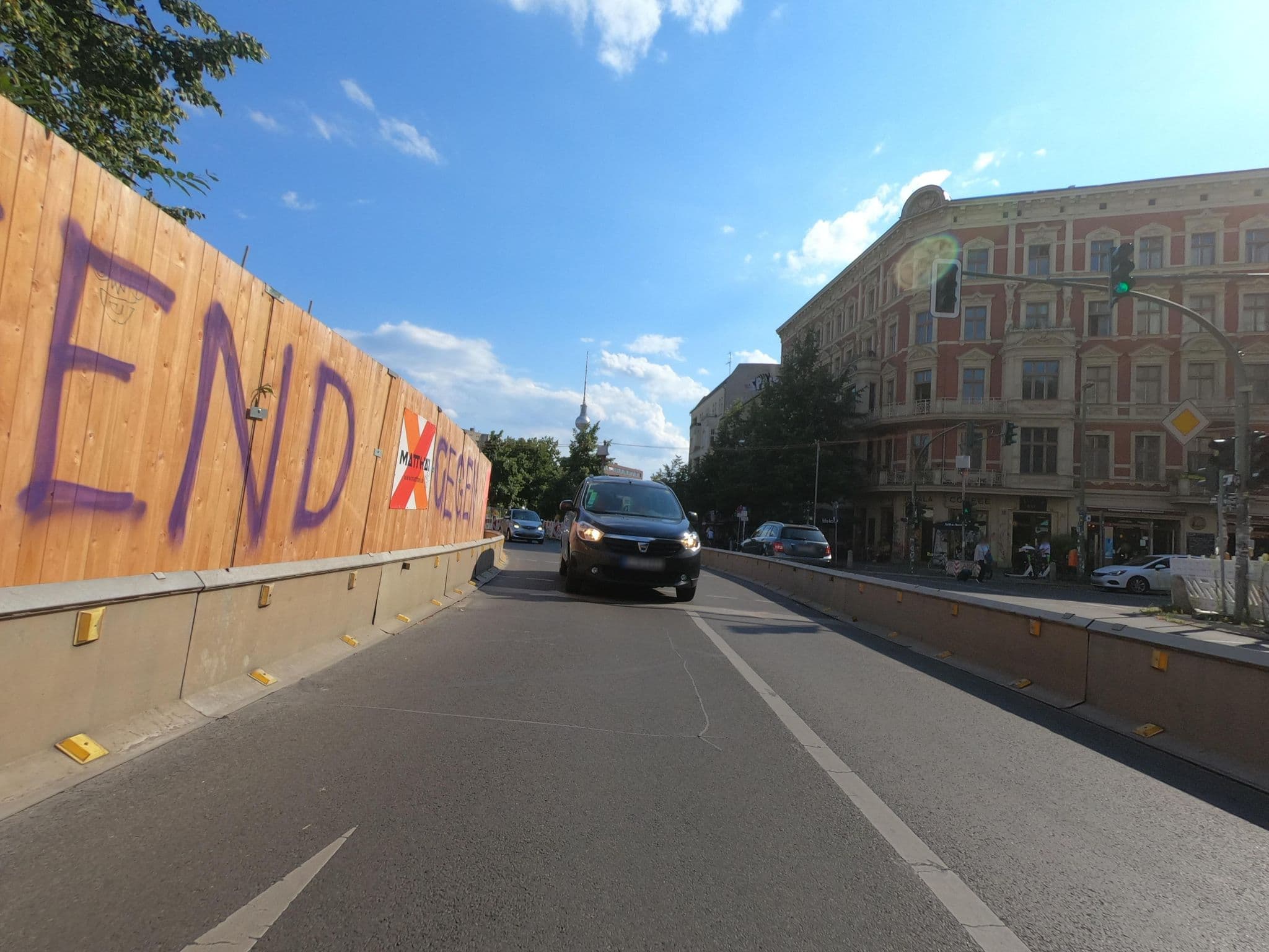 Street view near room 609, Berlin — © carlheinz (CC BY-SA · Mapillary)