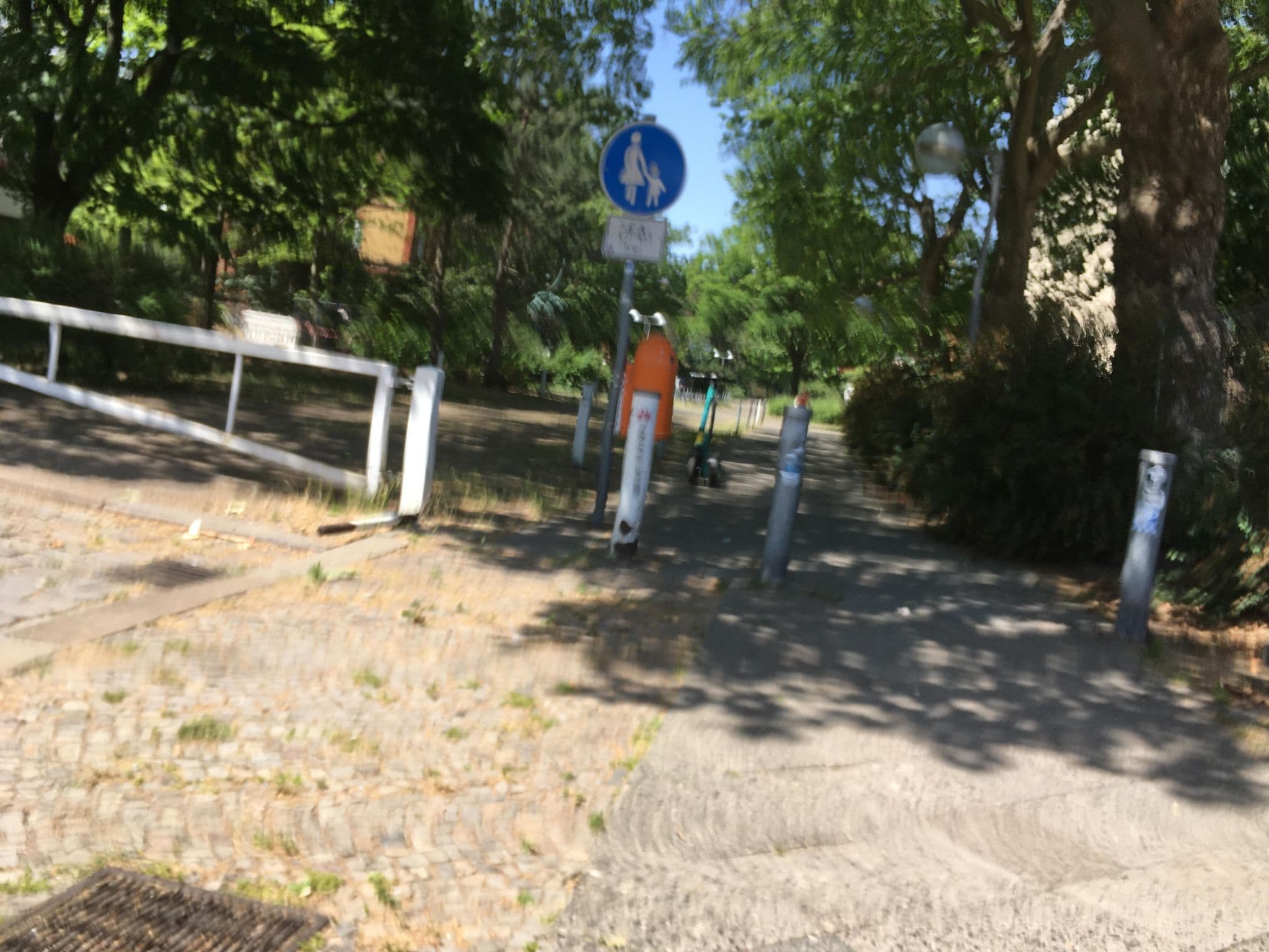 Street view near Arwon GmbH, Wedding — © carlheinz (CC BY-SA · Mapillary)