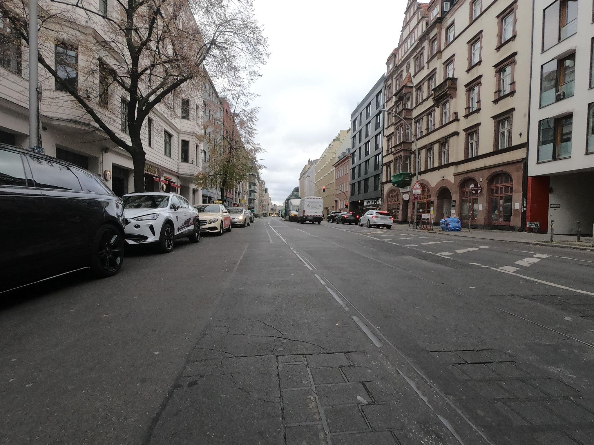 Street view near Moonday Chausseestraße Betreibergesellschaft, Tiergarten — © carlheinz (CC BY-SA · Mapillary)