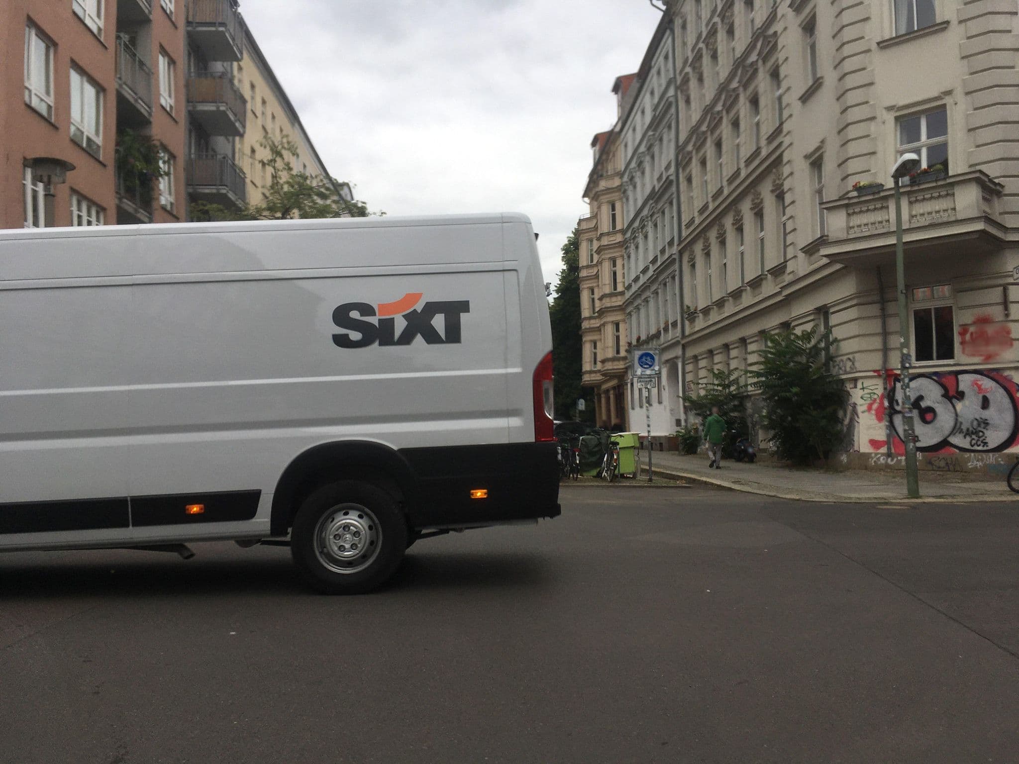 Street view near Schoenes Studio im Zentrum, Berlin — © carlheinz (CC BY-SA · Mapillary)