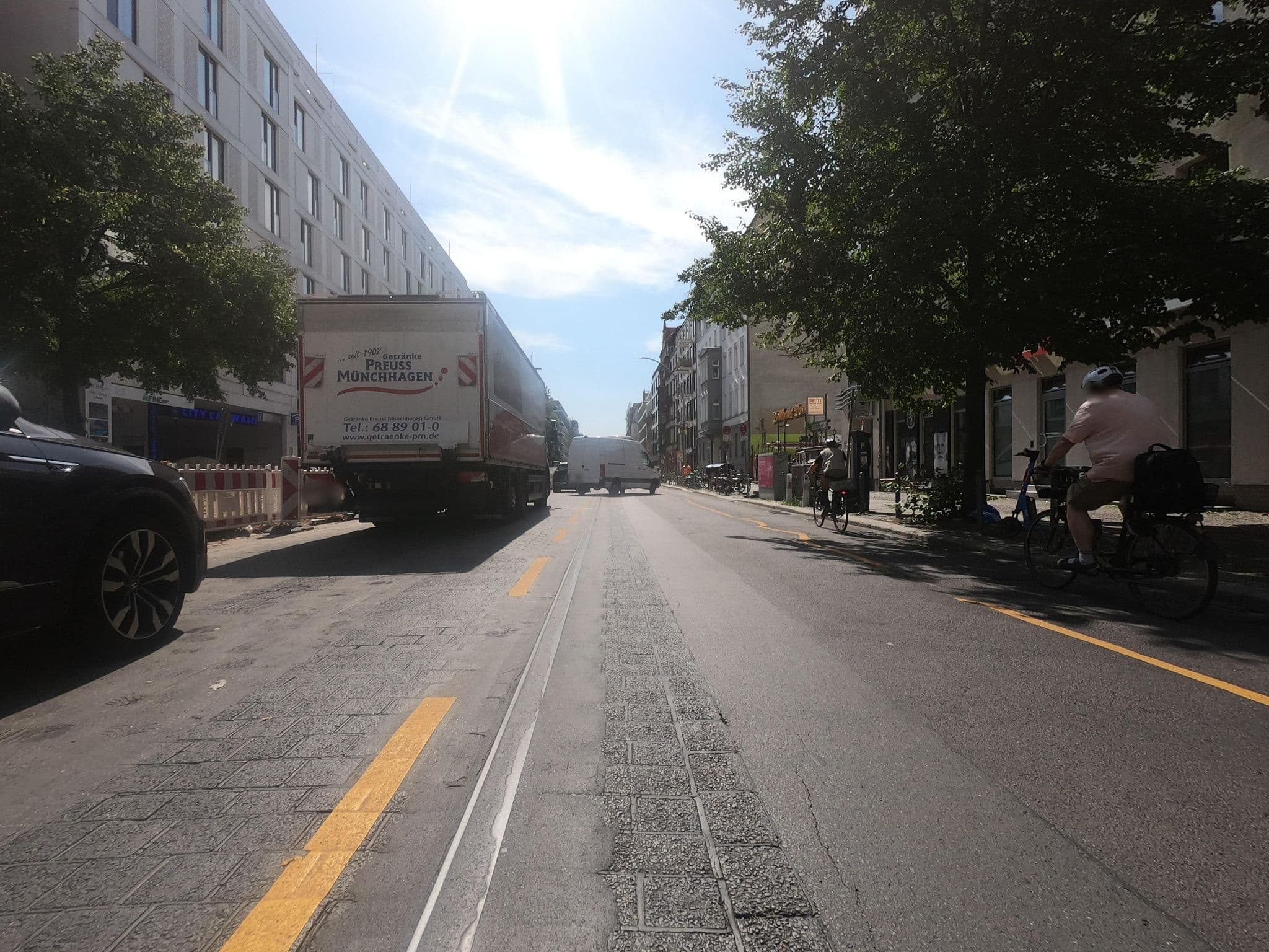 Street view near Bar Hotel TRYP Berlin Mitte, Tiergarten — © carlheinz (CC BY-SA · Mapillary)