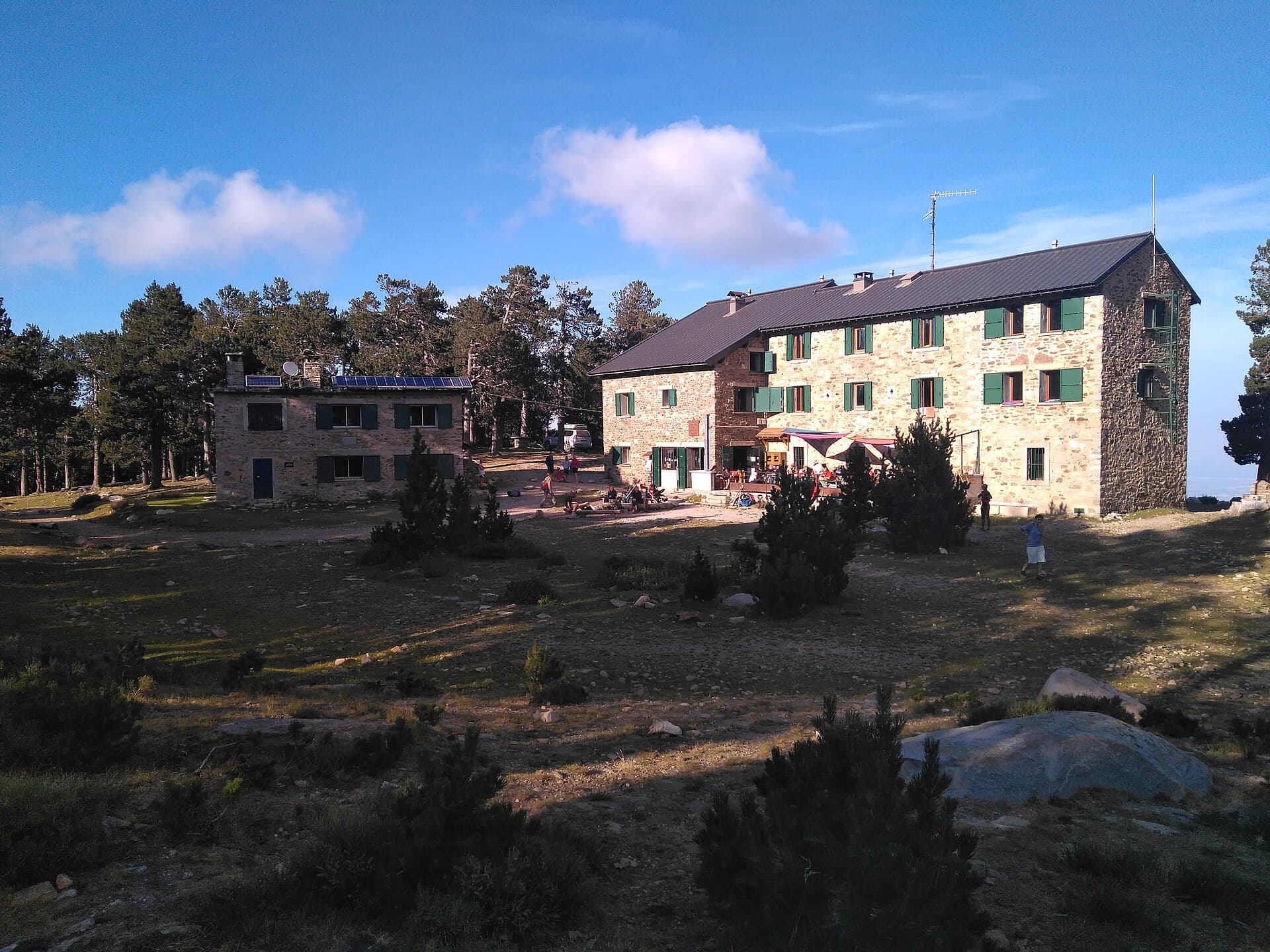 Refuge des Cortalets (via Wikimedia Commons, CC BY-SA 4.0)