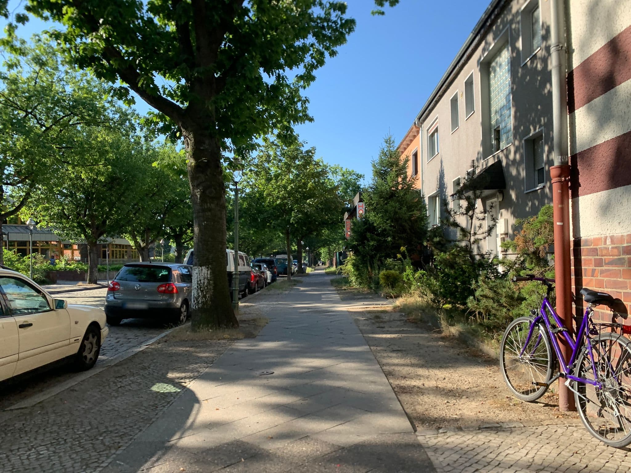 Street view near B-Home Apartment Hotel GmbH, Tempelhof — © tordans (CC BY-SA · Mapillary)