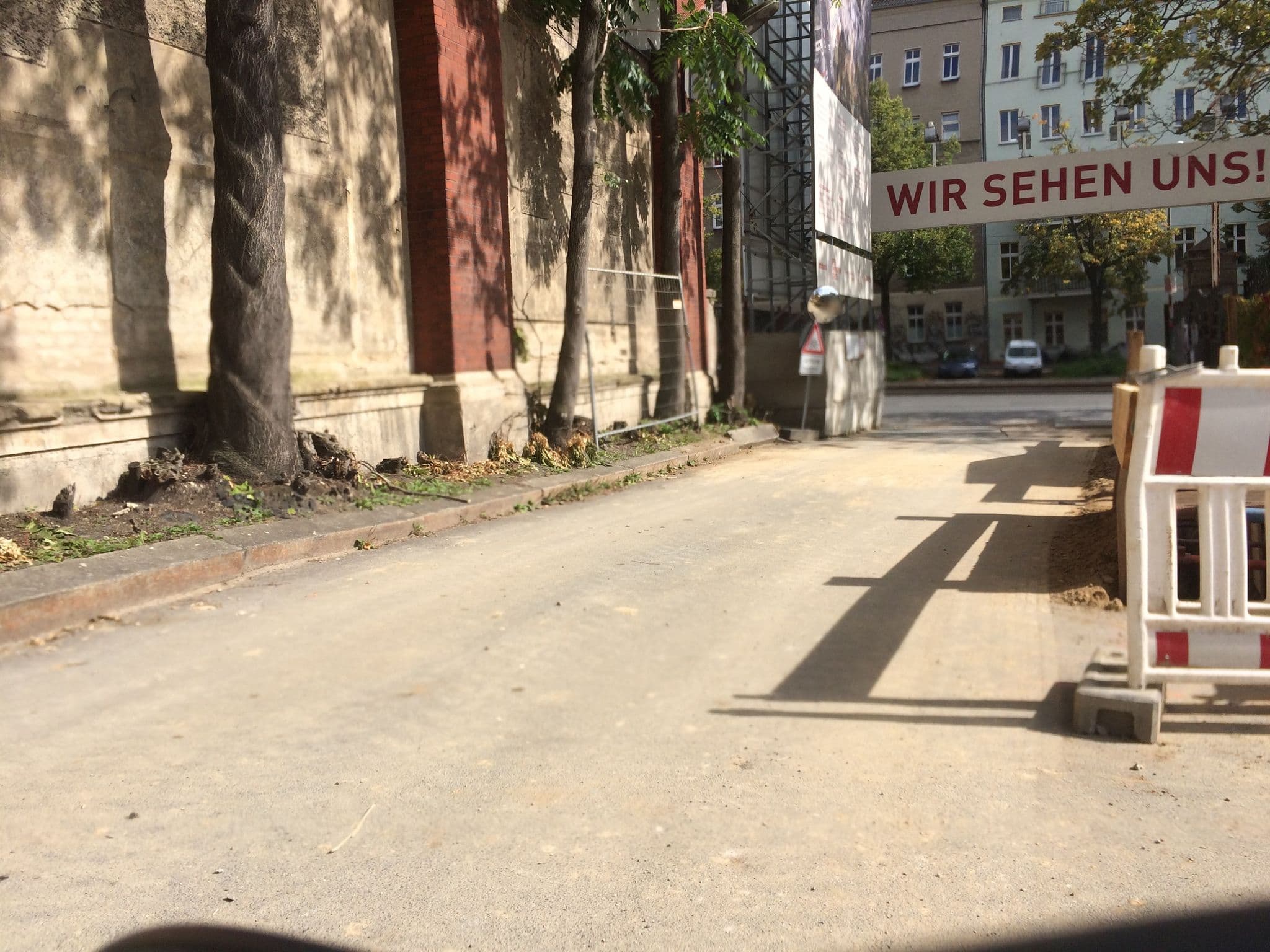 Street view near Schoenhouse Studios, Berlin — © carlheinz (CC BY-SA · Mapillary)