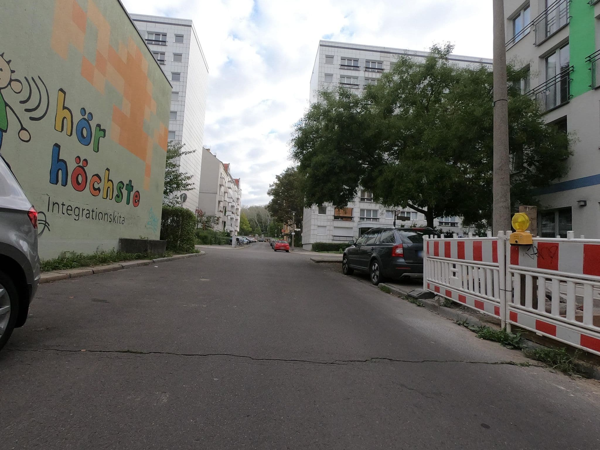 Street view near Moderne Ruhige und Schöne Wohnung - Modern Quiet And Beautiful Apartment, Berlin — © carlheinz (CC BY-SA · Mapillary)