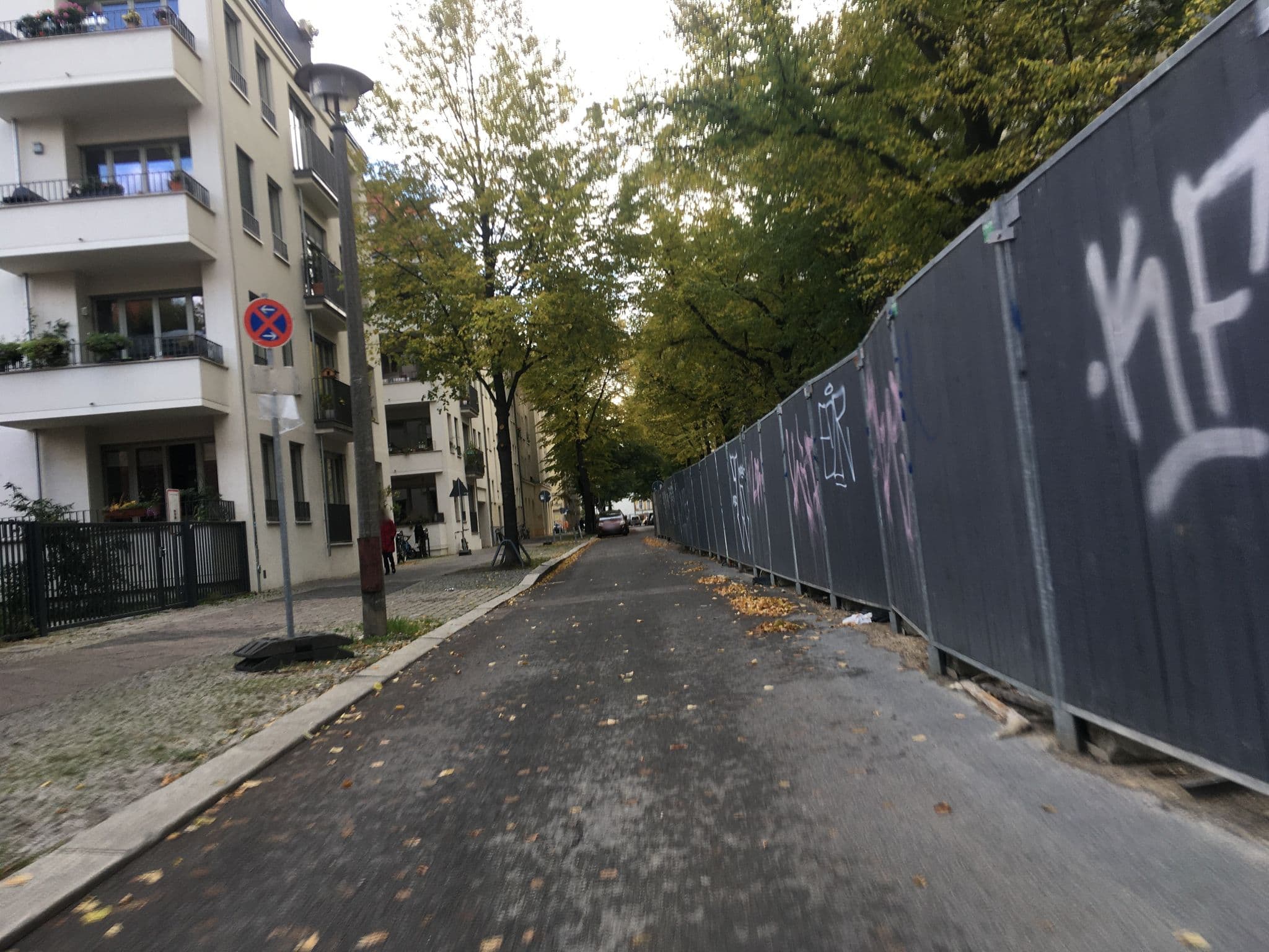 Street view near Hoffmanns Hostel, Weißensee — © eserte (CC BY-SA · Mapillary)