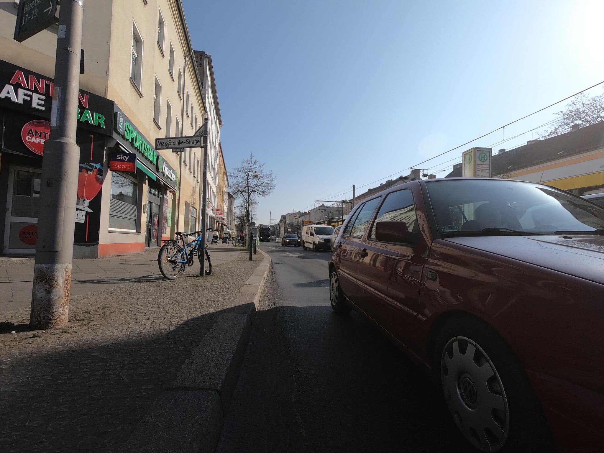 Street view near Green Hostel Berlin, Weißensee — © carlheinz (CC BY-SA · Mapillary)
