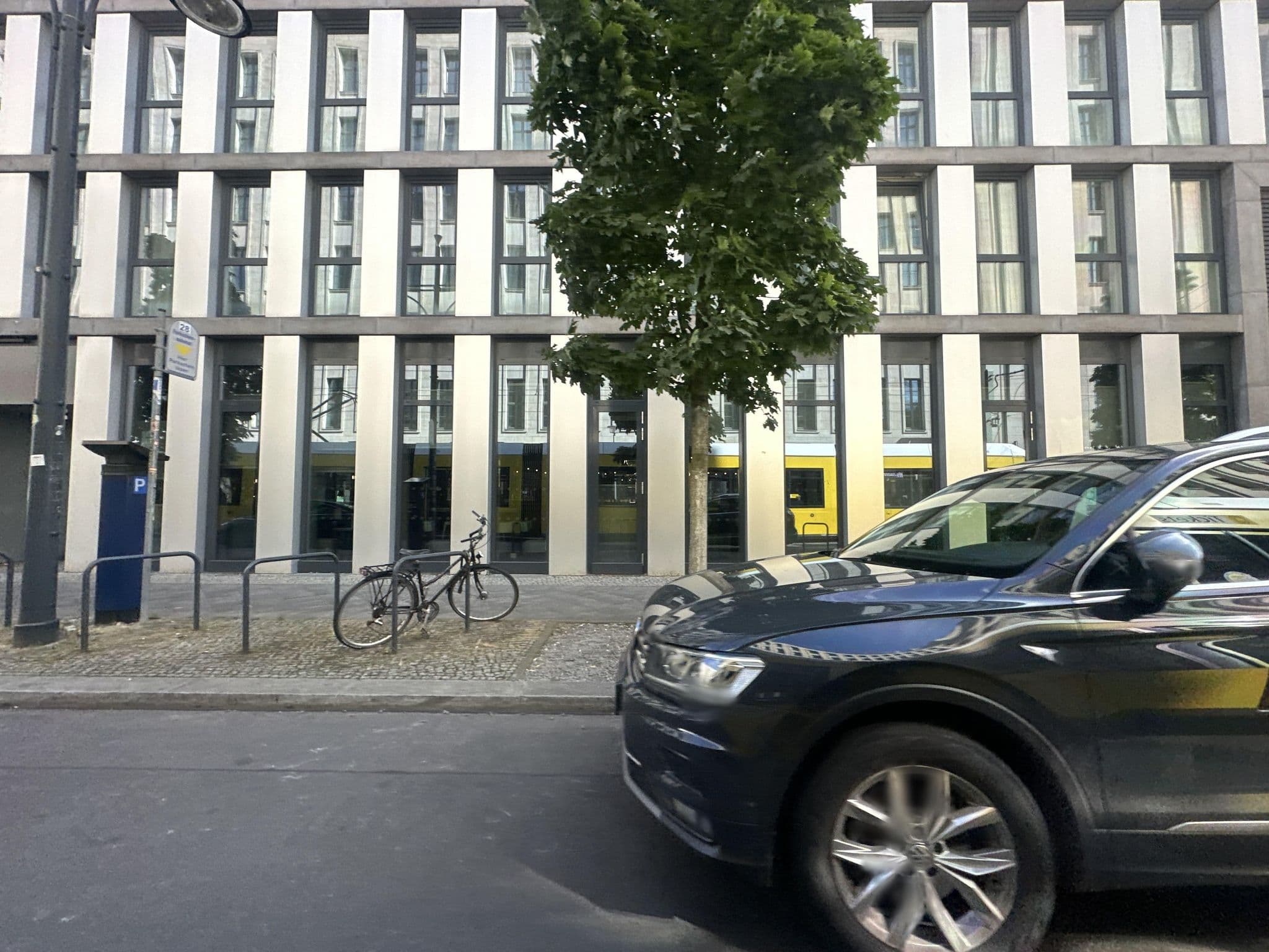 Street view near Holiday Inn, Berlin — © quickness805 (CC BY-SA · Mapillary)