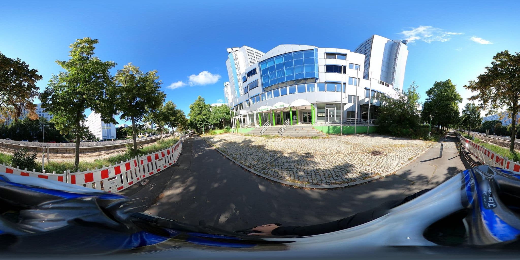 Street view near Holiday Inn, Fennpfuhl — © eserte (CC BY-SA · Mapillary)