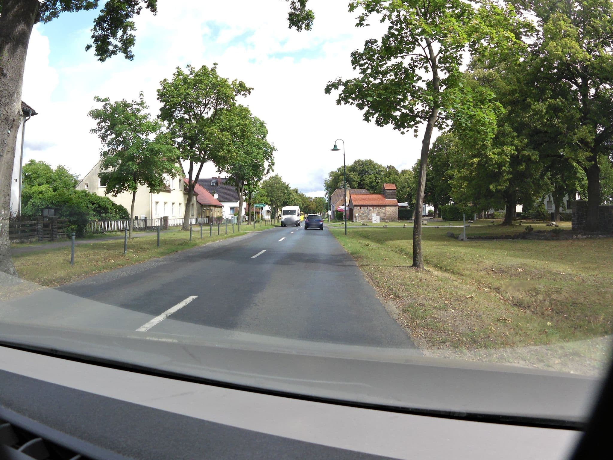 Street view near Pension Am Anger, Inh. Eckart Kultus Pension, Rauen — © zoegglmeyr1 (CC BY-SA · Mapillary)