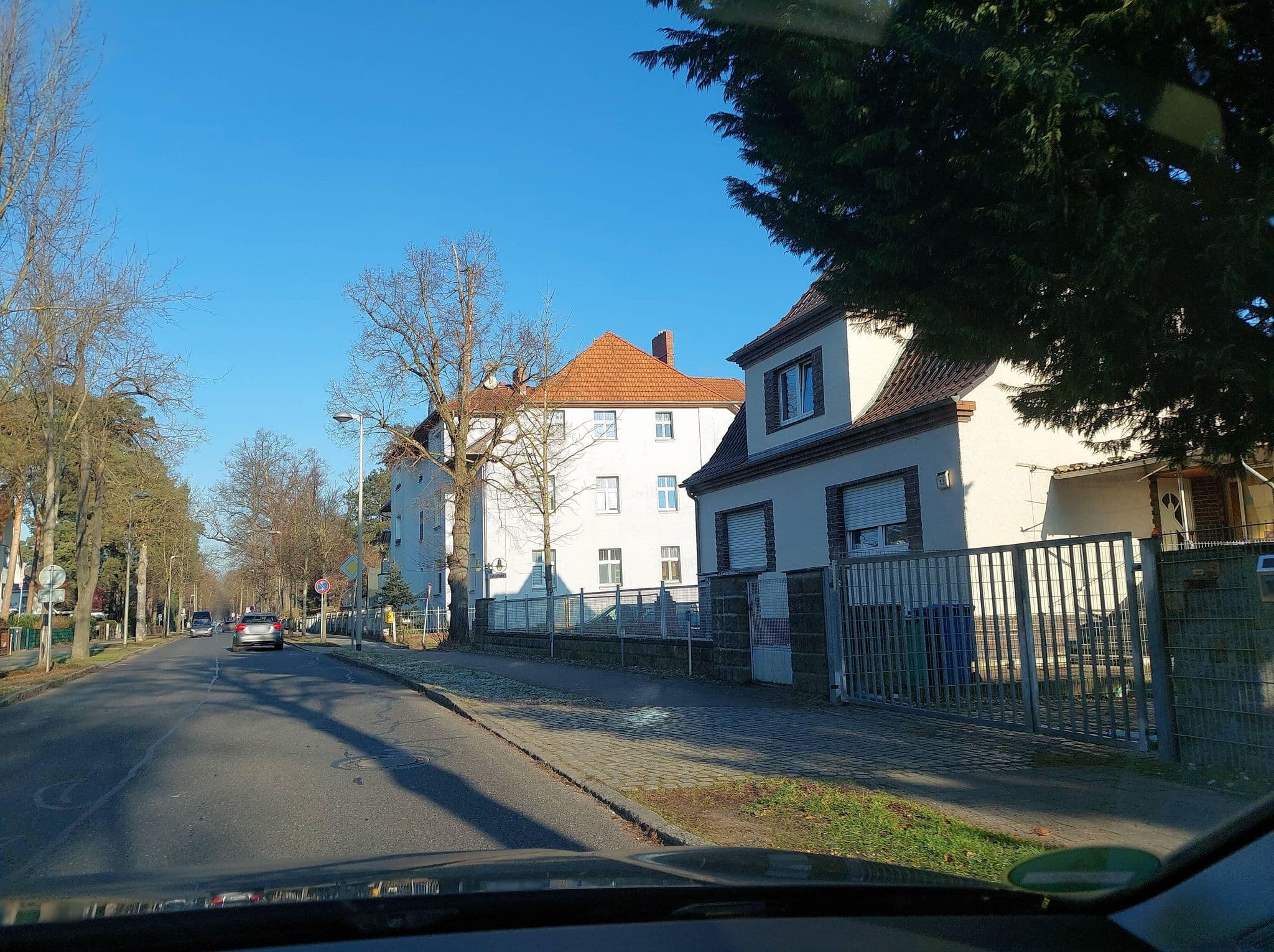Street view near Hotel Am Zeuthener See, Zeuthen — © DBSEV_SBB (CC BY-SA · Mapillary)