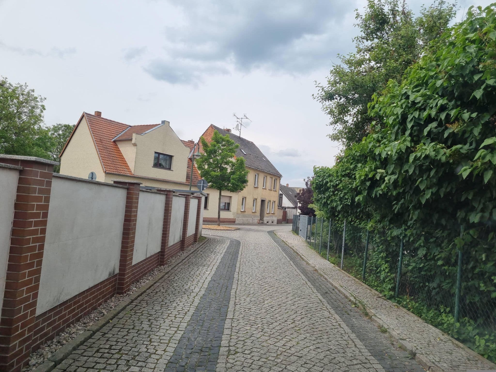 Street view near Appartementhaus & Privatpension im Spreewald, A. Stein-Siemon, Vetschau — © dsmm (CC BY-SA · Mapillary)