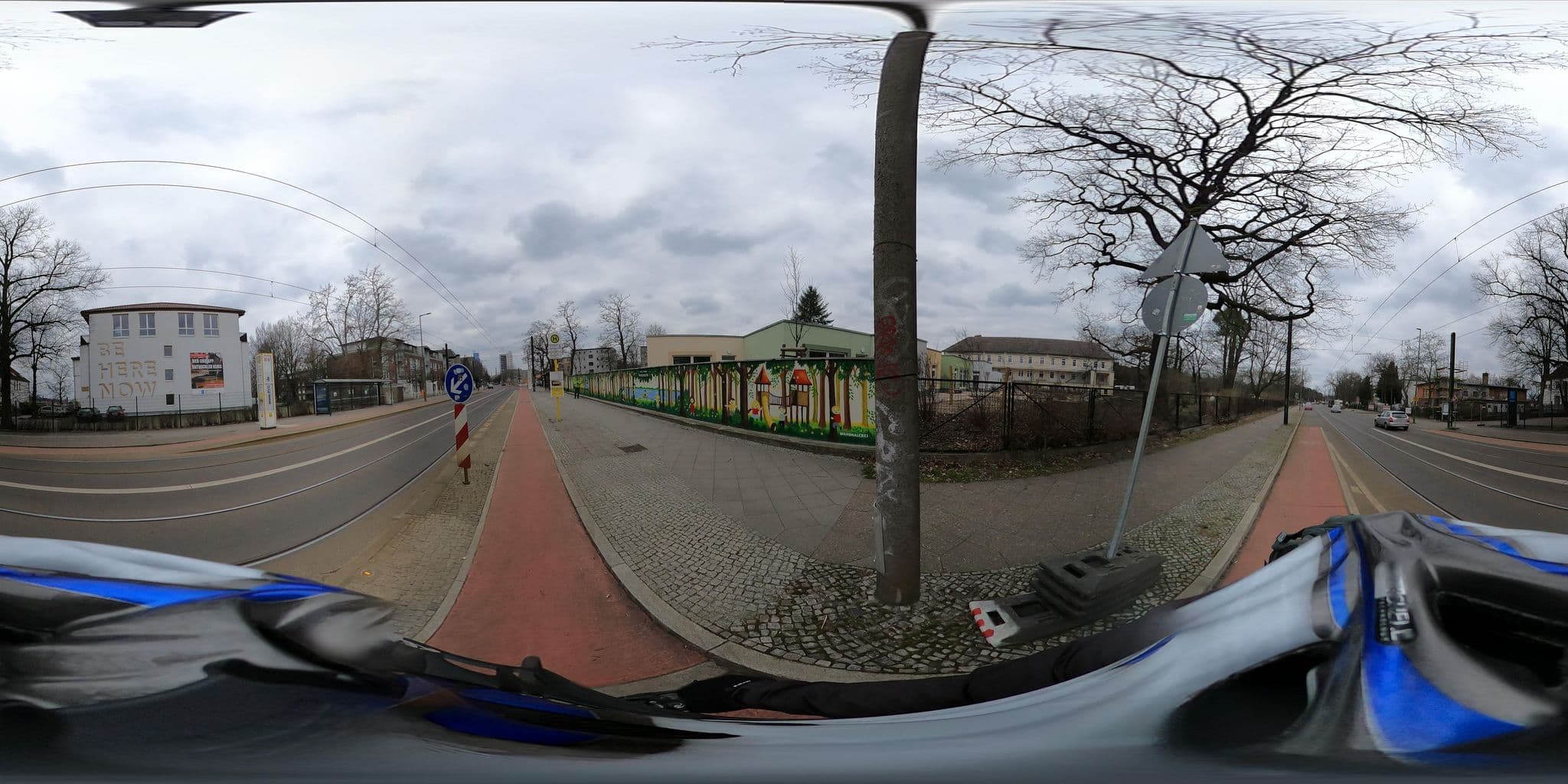 Street view near Essentis Ecohotel, Oberschöneweide — © eserte (CC BY-SA · Mapillary)