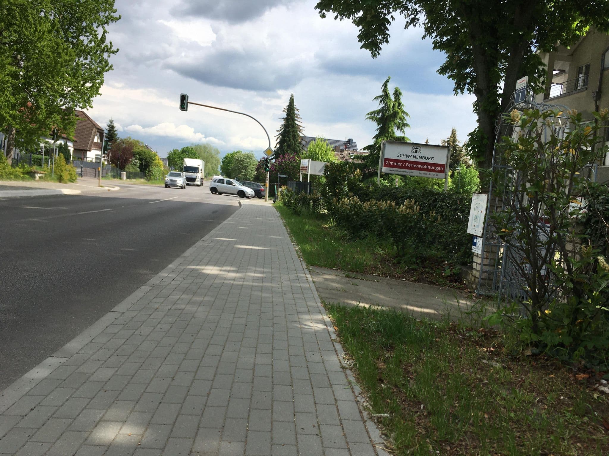 Street view near Schwanenburg Apartments, Buch — © carlheinz (CC BY-SA · Mapillary)