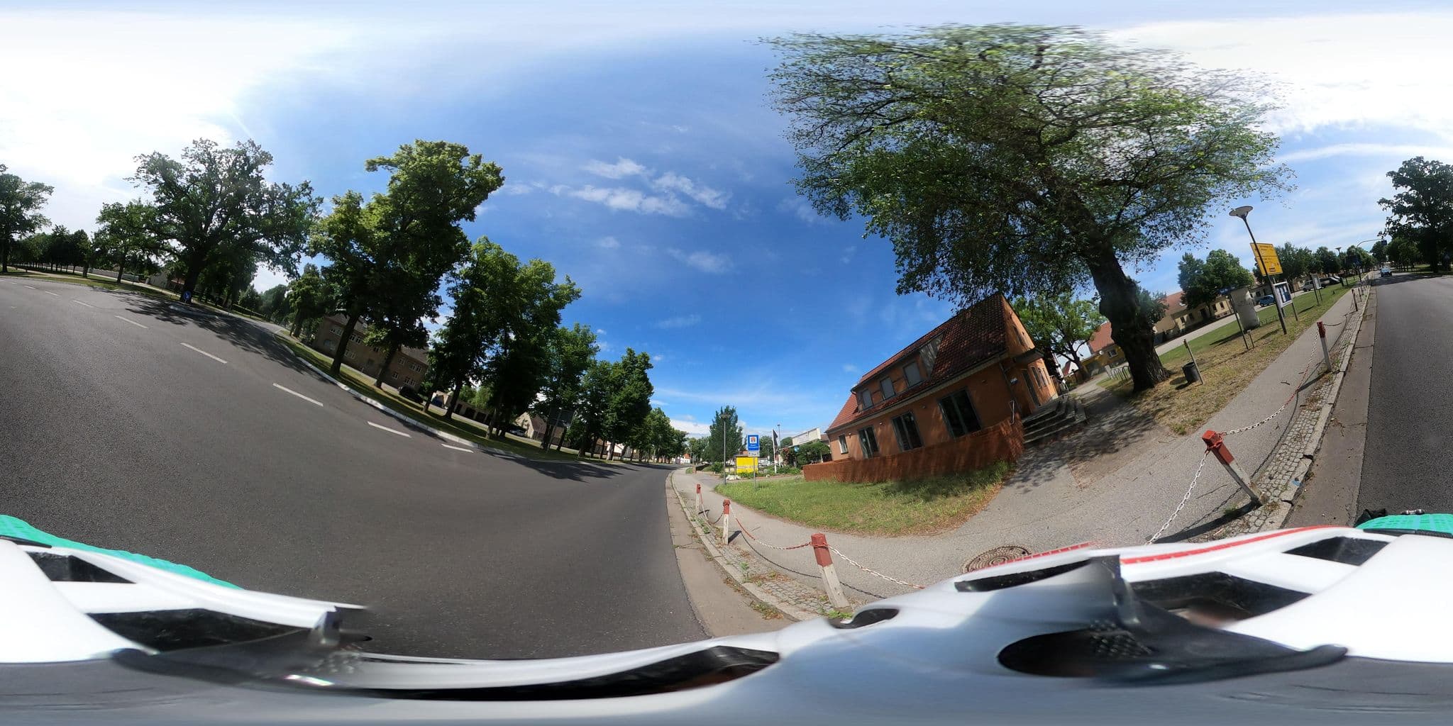 Street view near GutsBäckerei, Neuhardenberg — © Oderradler (CC BY-SA · Mapillary)
