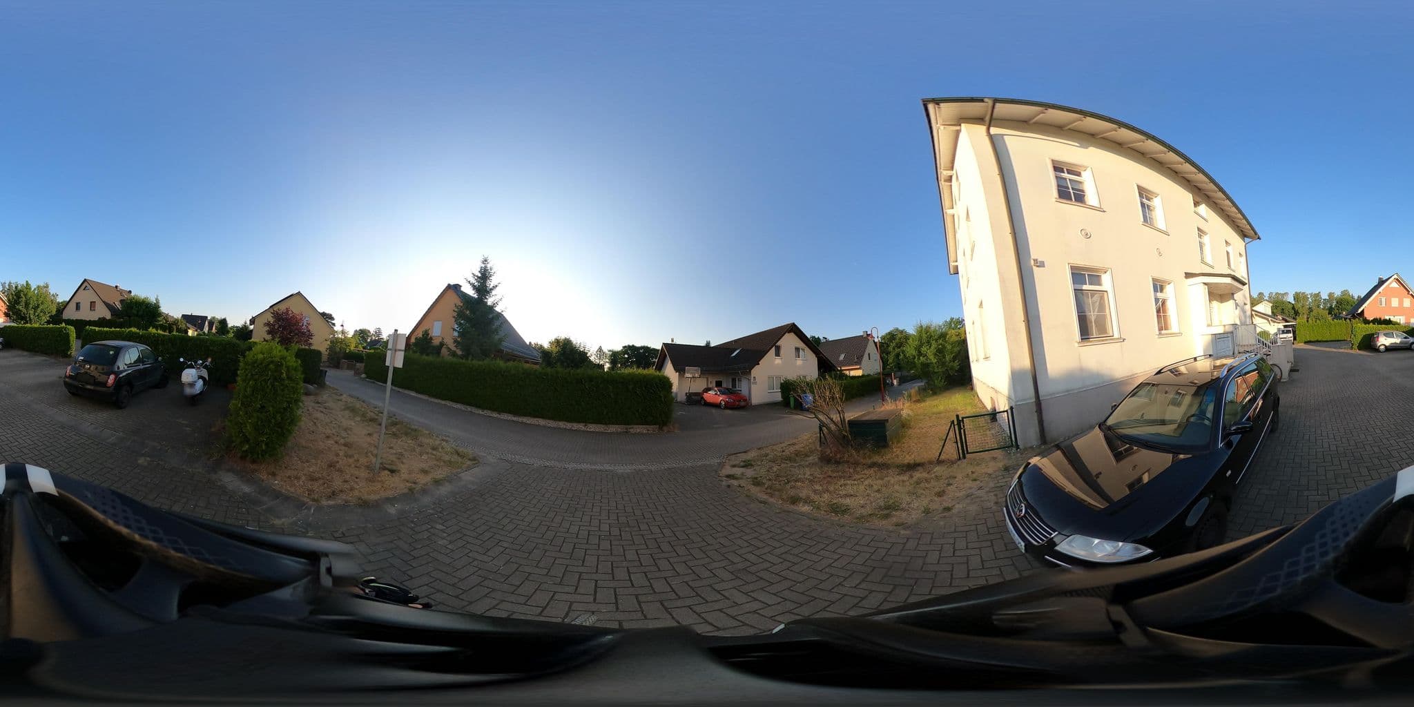 Street view near Zimmervermietung Reinhardt, Neuenhagen — © stefanhrt (CC BY-SA · Mapillary)