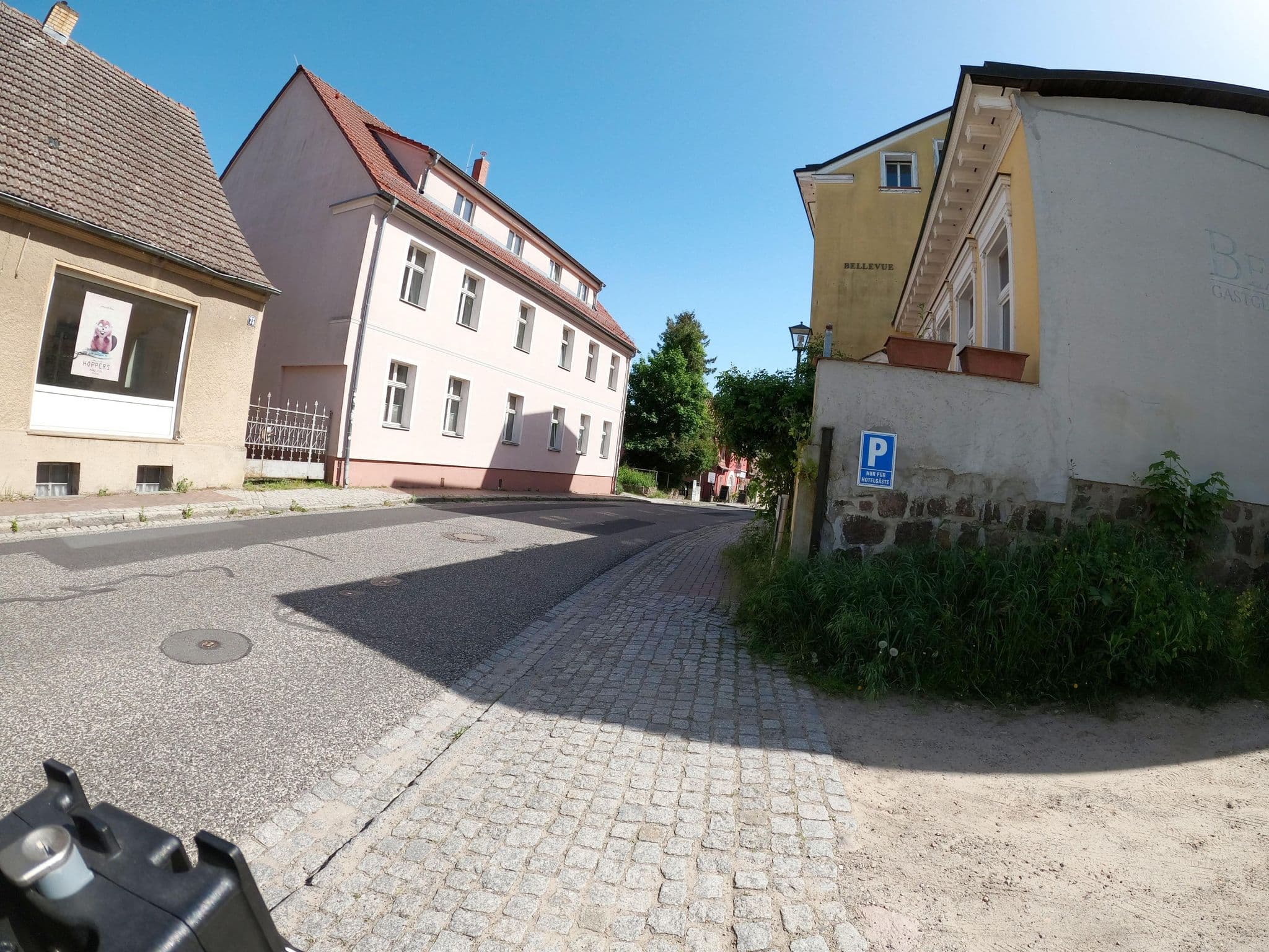 Street view near Bellevue Gastgeberei und Kreativhaus, Waldsieversdorf — © macsico (CC BY-SA · Mapillary)