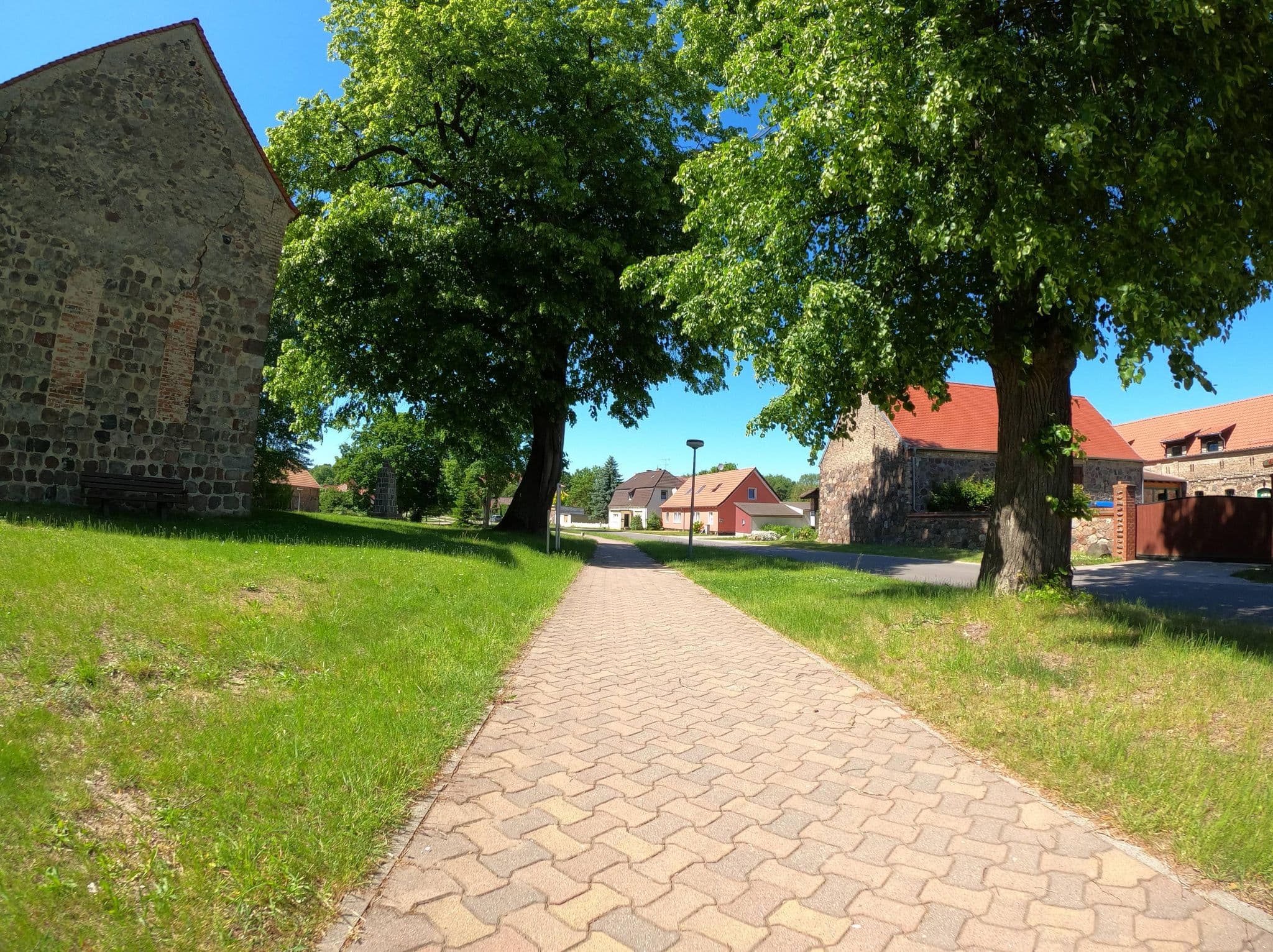 Street view near Landhotel Garzau - Auf dem Öko-Hof, Rehfelde — © Langfahrer (CC BY-SA · Mapillary)
