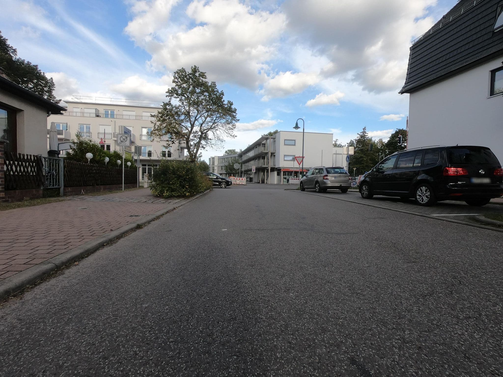 Street view near Zur Panke Hotel Restaurant Bowling, Buch — © carlheinz (CC BY-SA · Mapillary)
