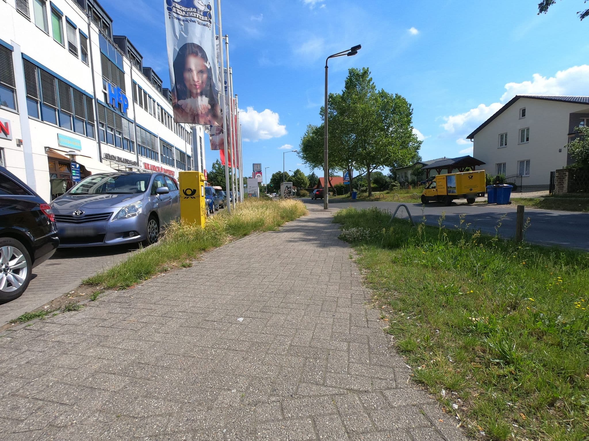 Street view near HEP Hotel, Hellersdorf — © carlheinz (CC BY-SA · Mapillary)