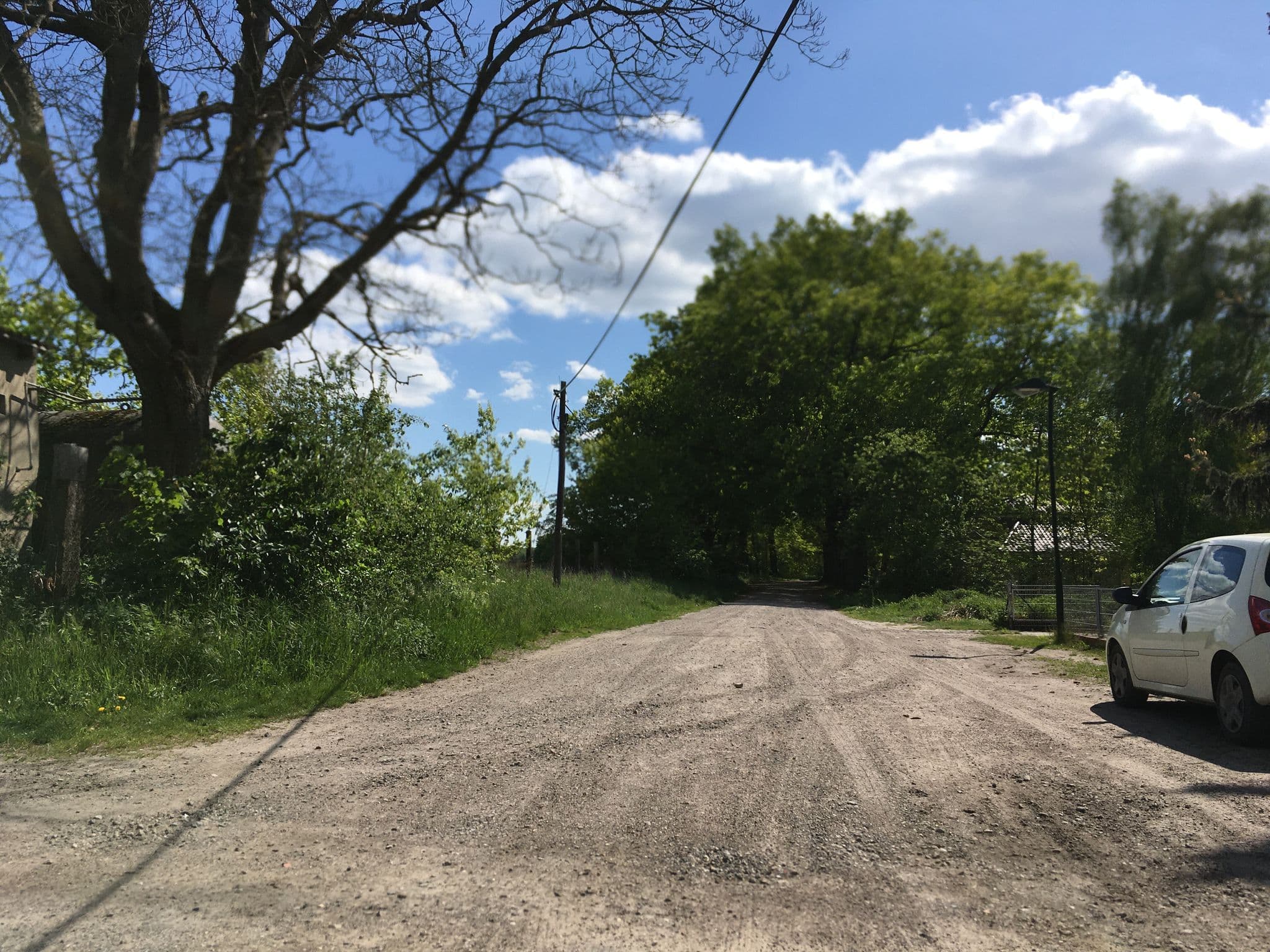 Street view near Helenes Pension, Bernau bei Berlin — © carlheinz (CC BY-SA · Mapillary)