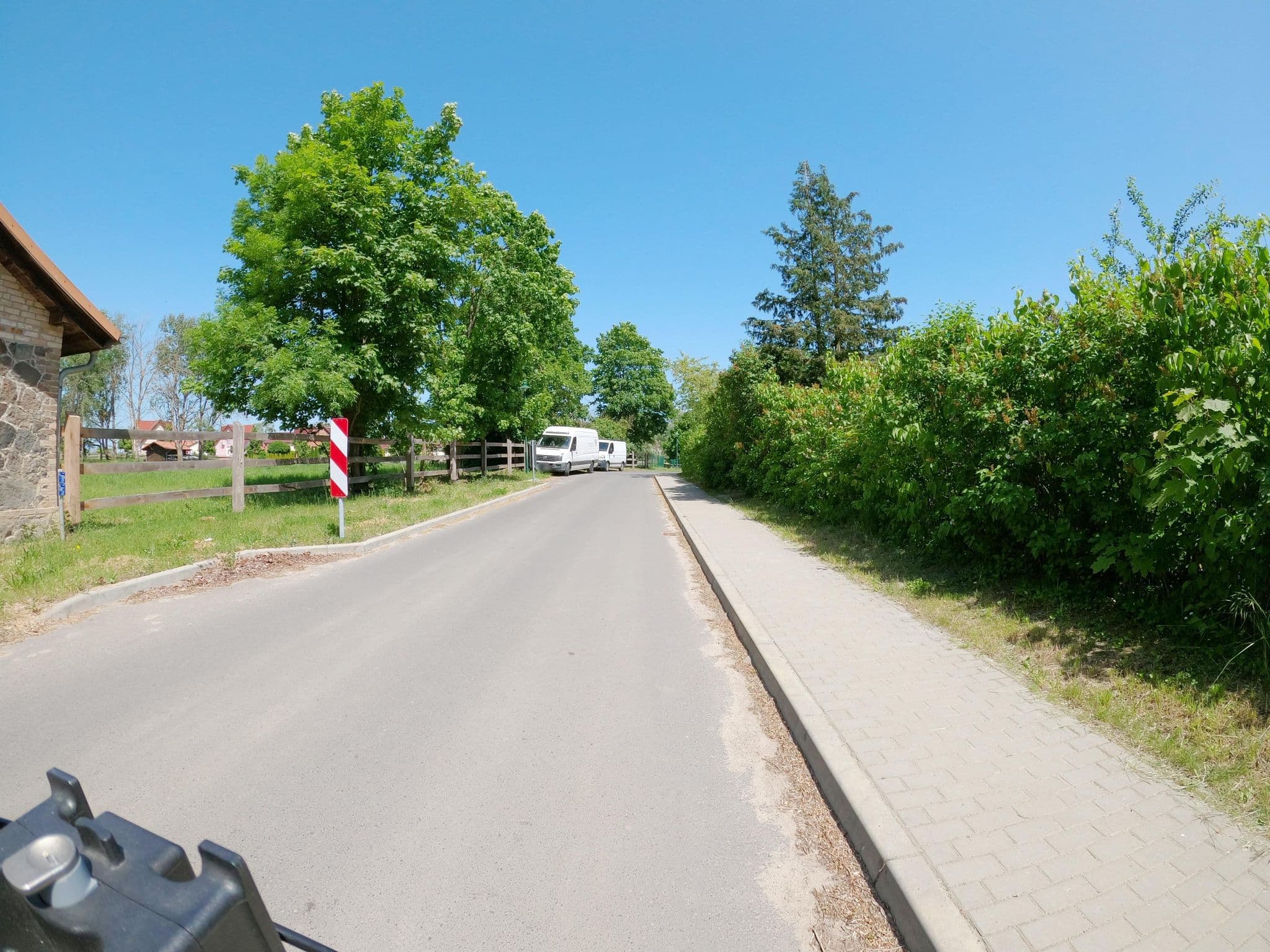 Street view near Natur pur - Ferienwohnung und Wandererunterkunft, Waldsieversdorf — © macsico (CC BY-SA · Mapillary)