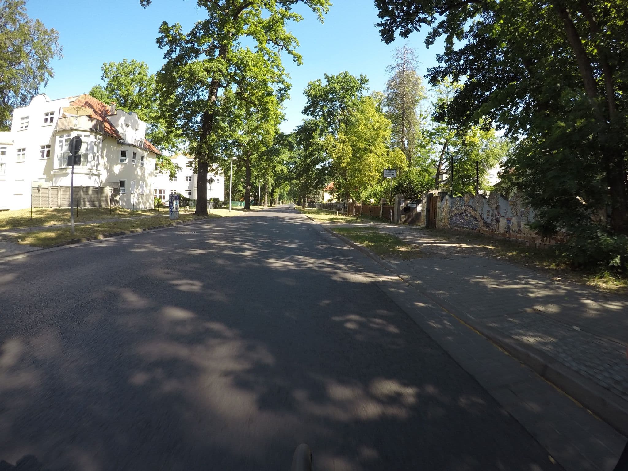 Street view near Haus TonART, Schöneiche — © kartonage (CC BY-SA · Mapillary)