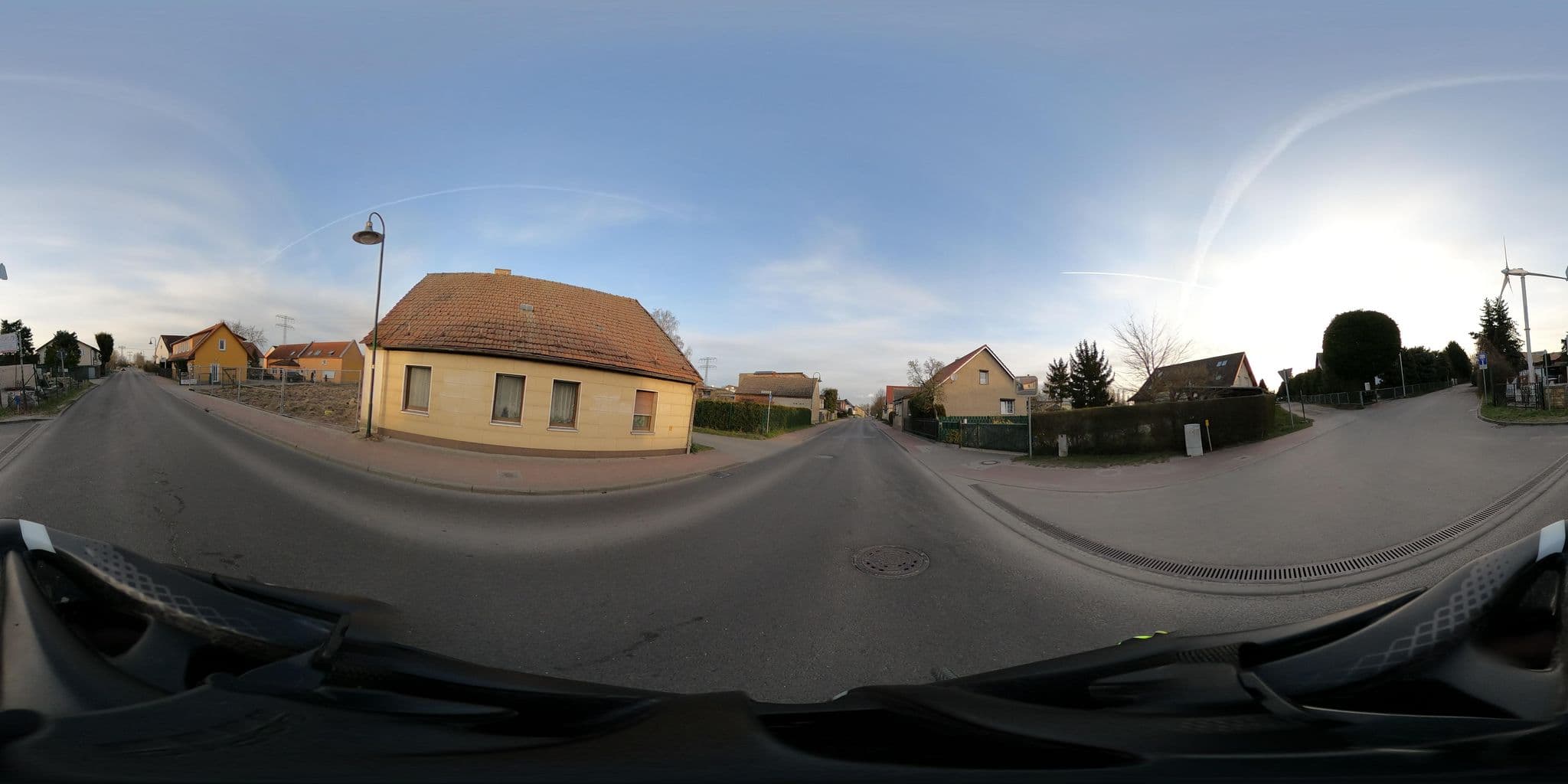 Street view near Gästehaus Ahrensfelde/Eiche, Marzahn — © stefanhrt (CC BY-SA · Mapillary)